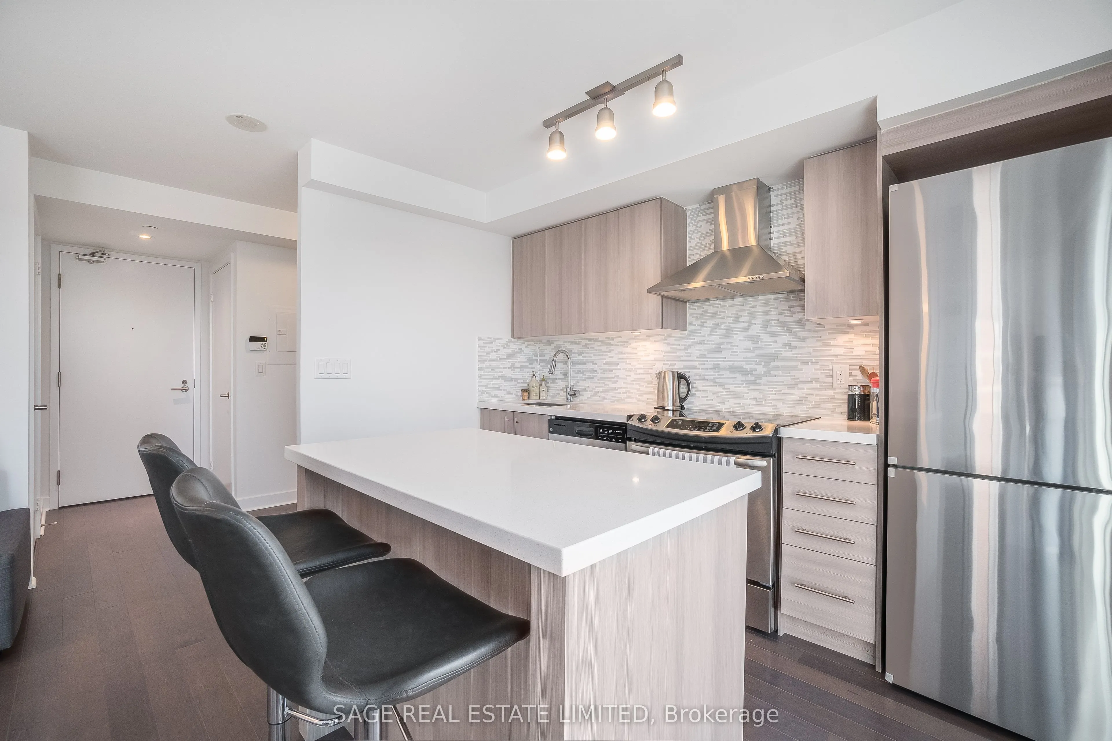 58 Orchard View Boulevard, #803