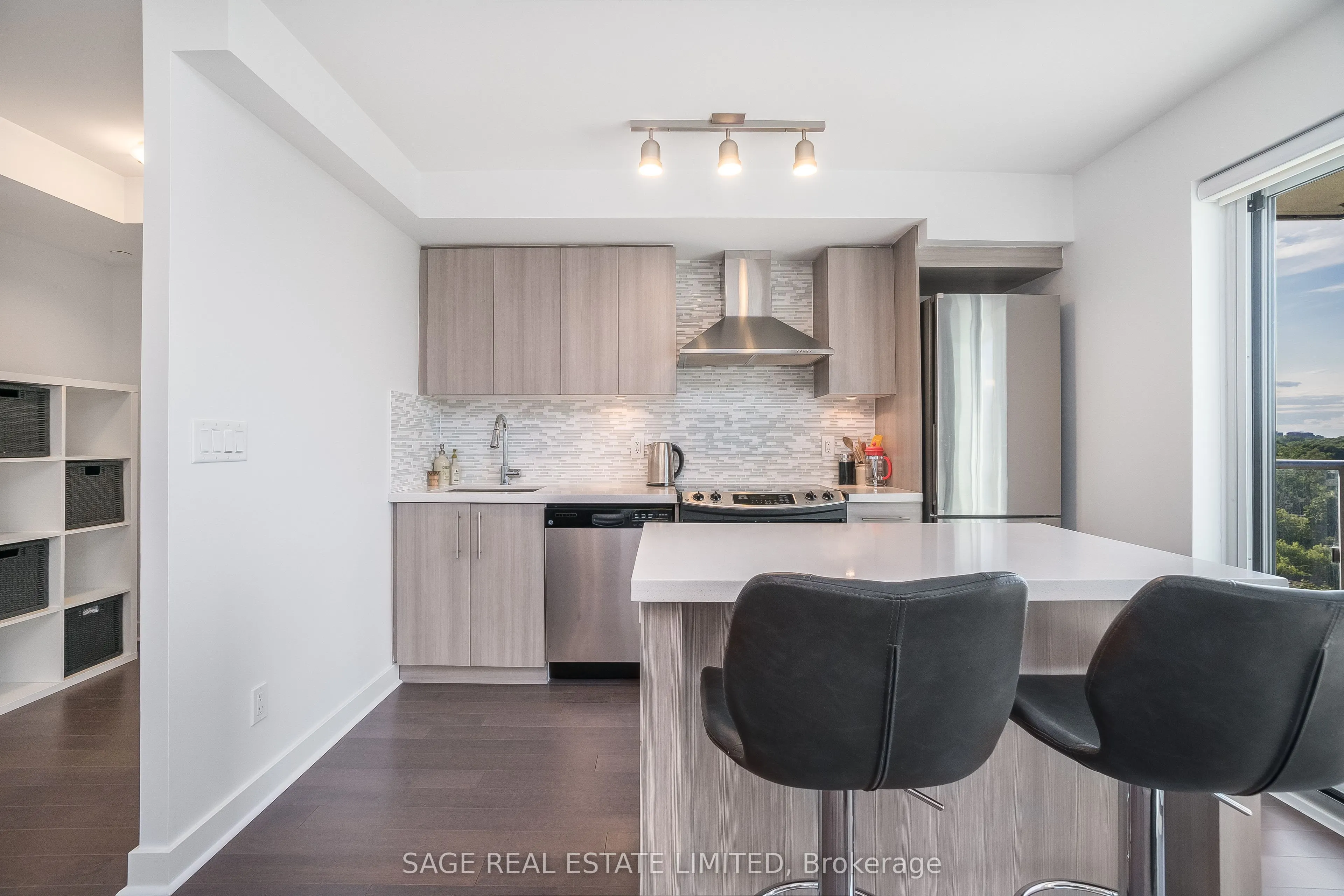 58 Orchard View Boulevard, #803