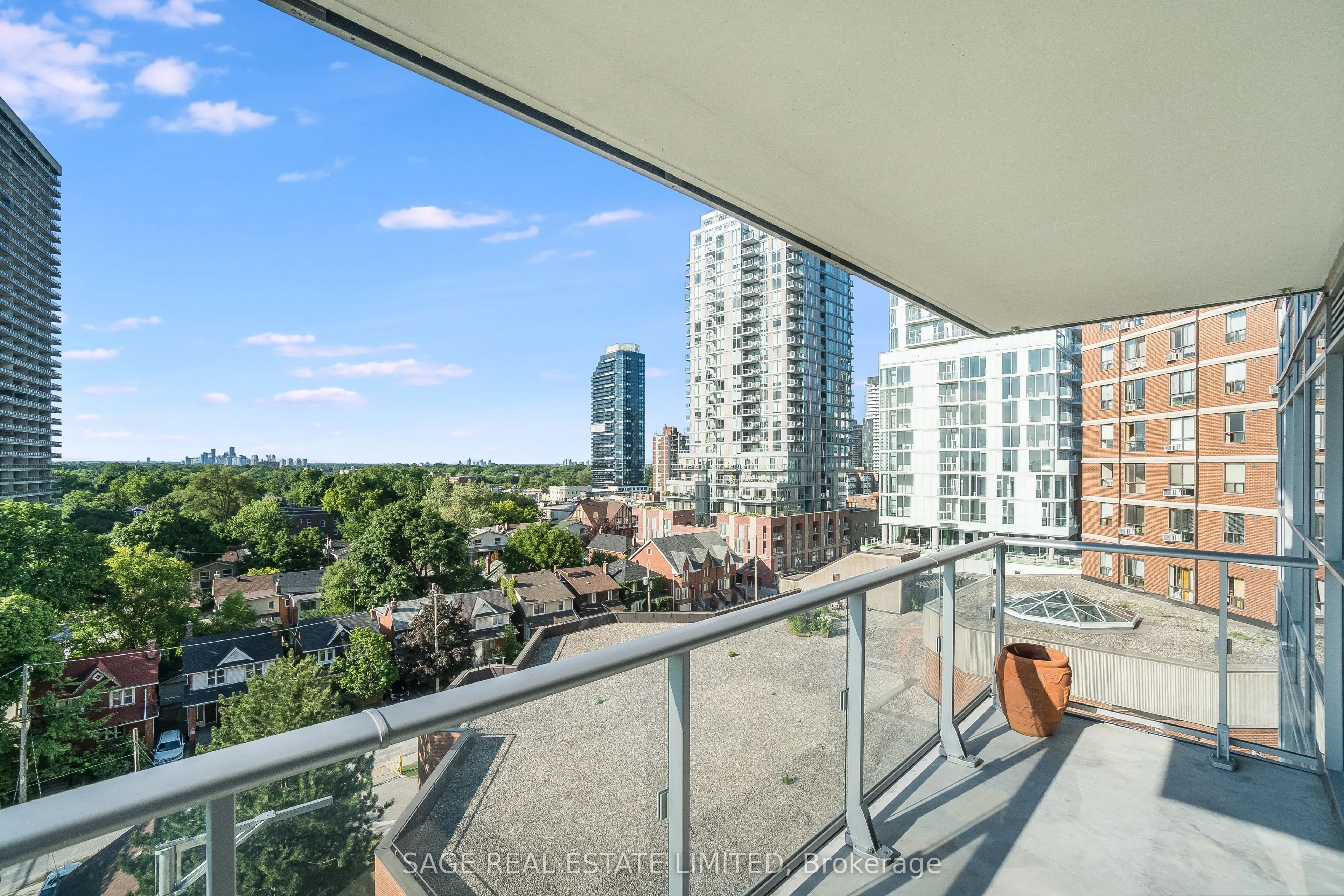 58 Orchard View Boulevard, #803