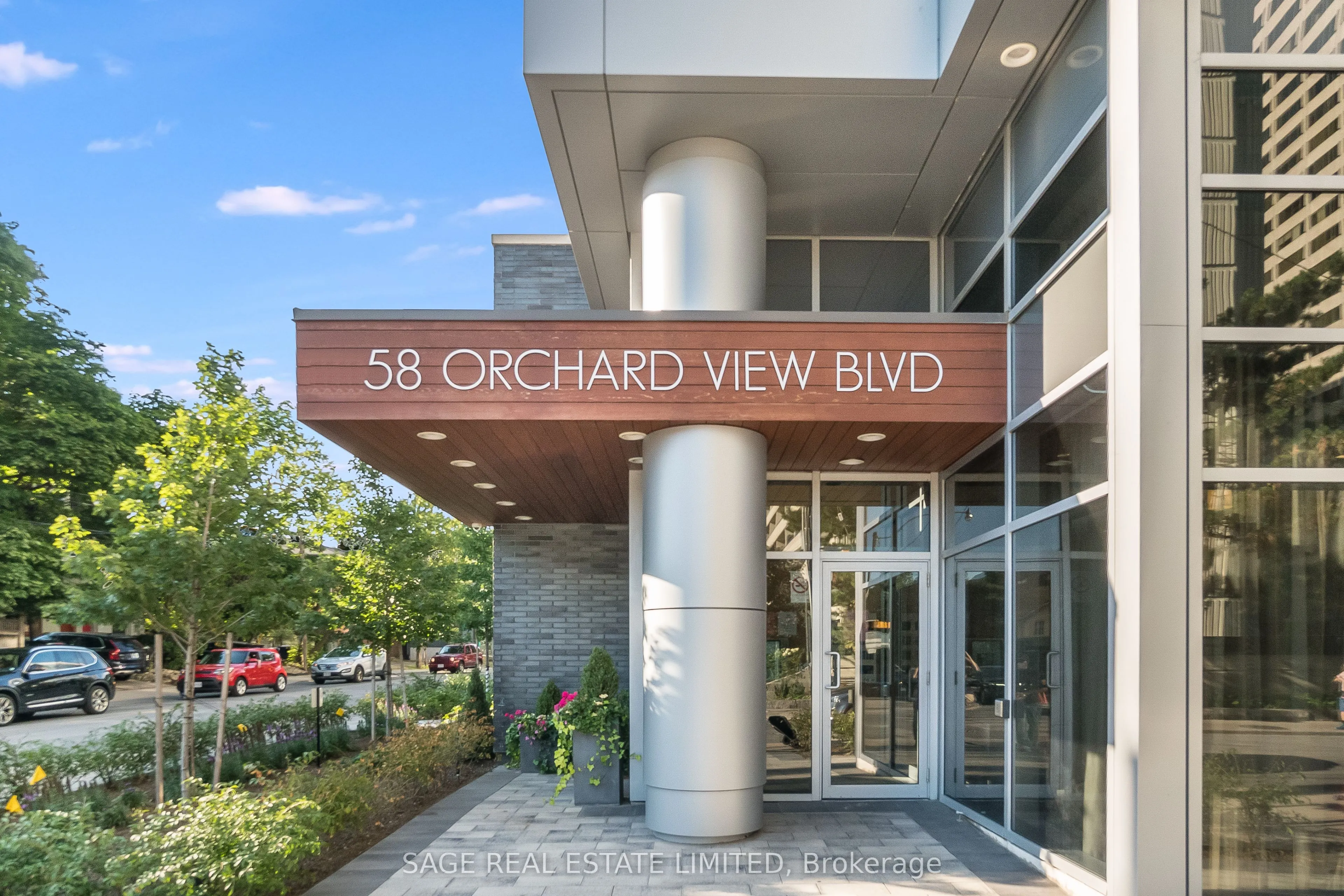 58 Orchard View Boulevard, #803