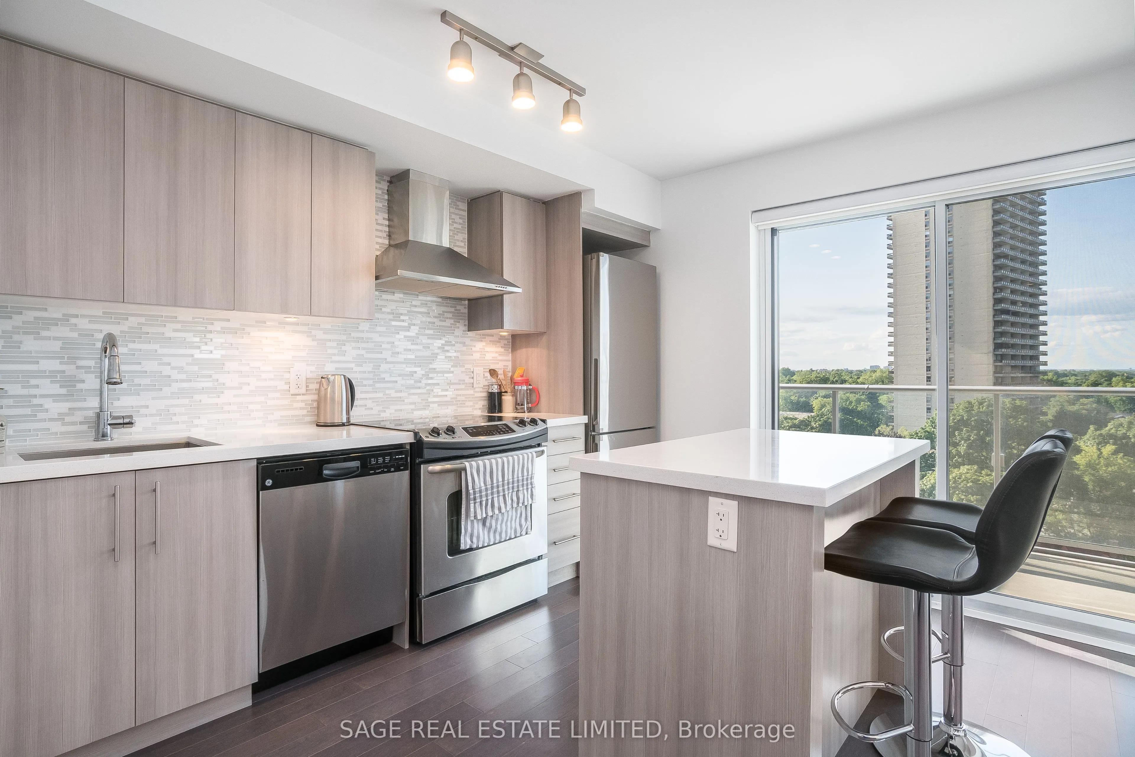 58 Orchard View Boulevard, #803