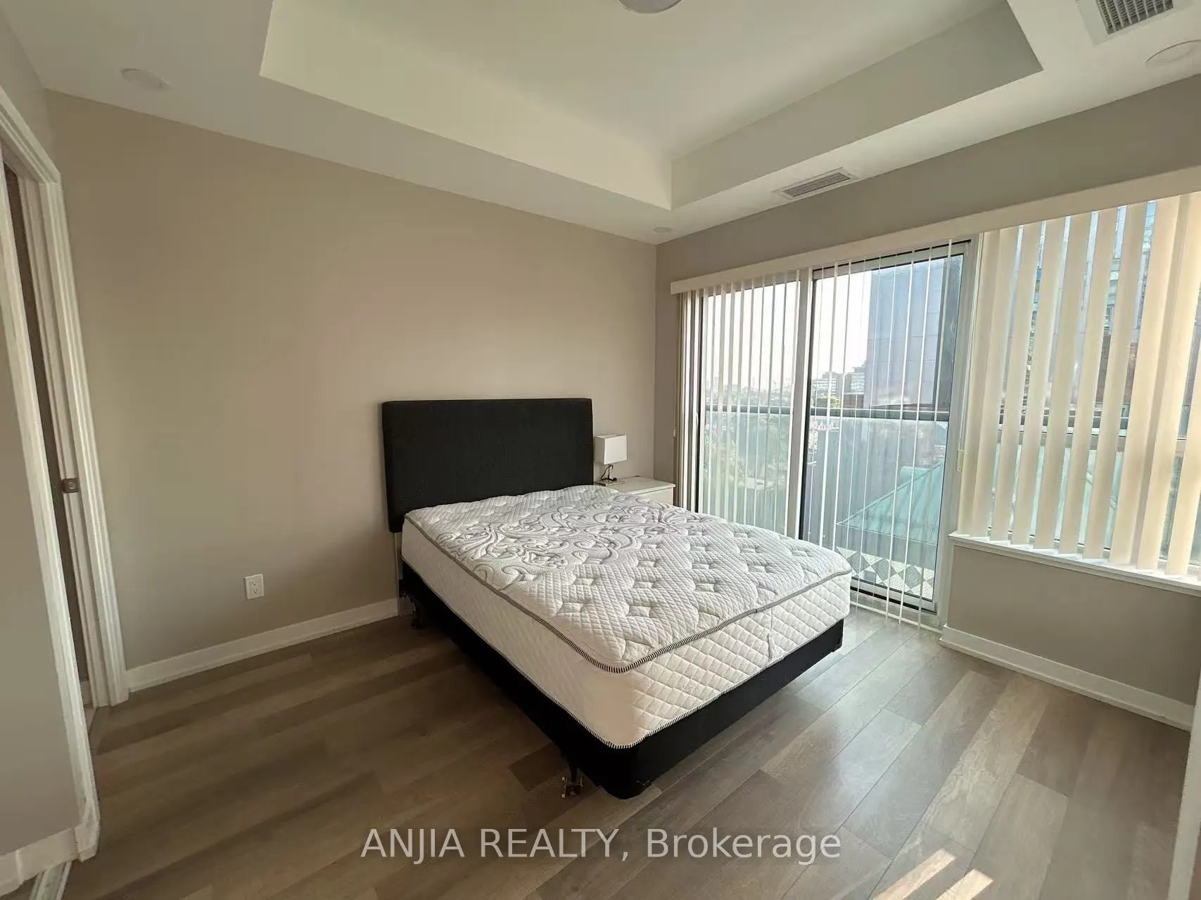 181 Huron Street, #804