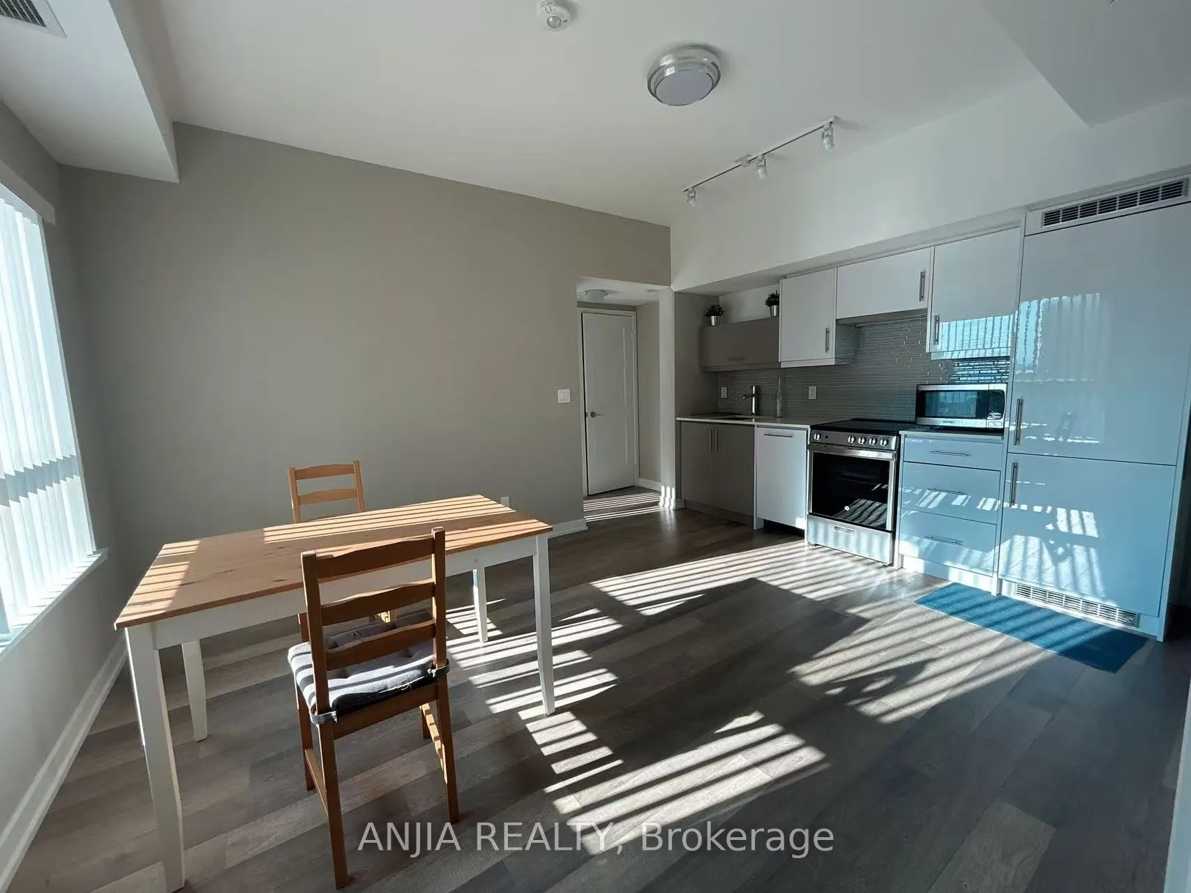 181 Huron Street, #804