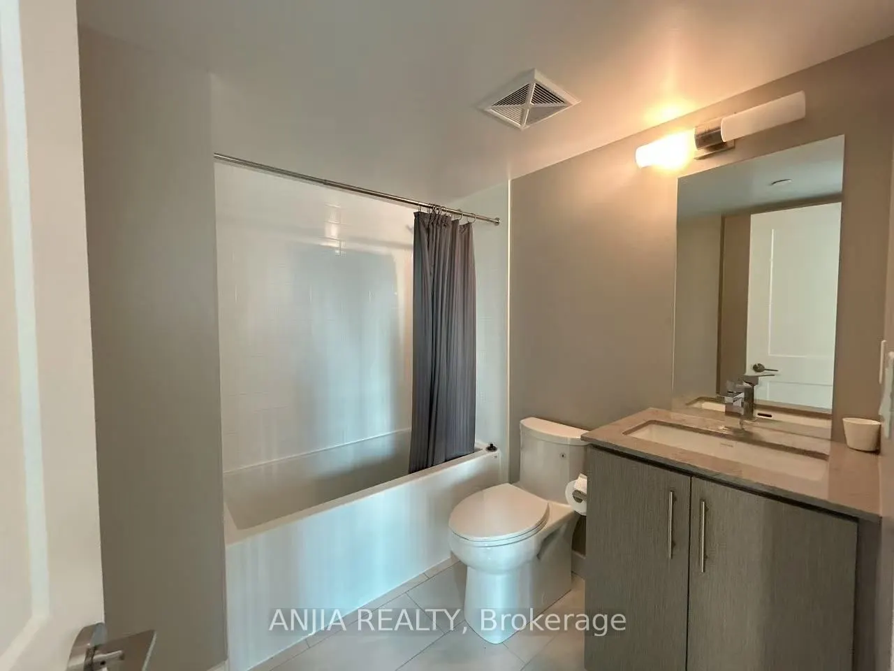 181 Huron Street, #804