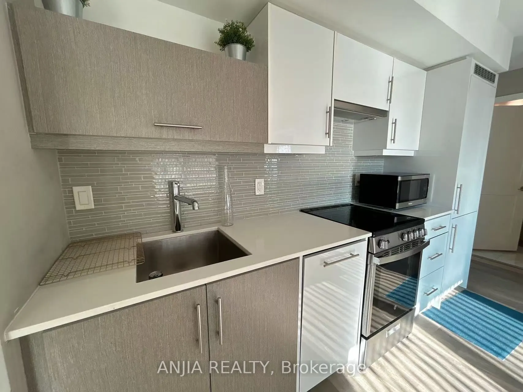 181 Huron Street, #804