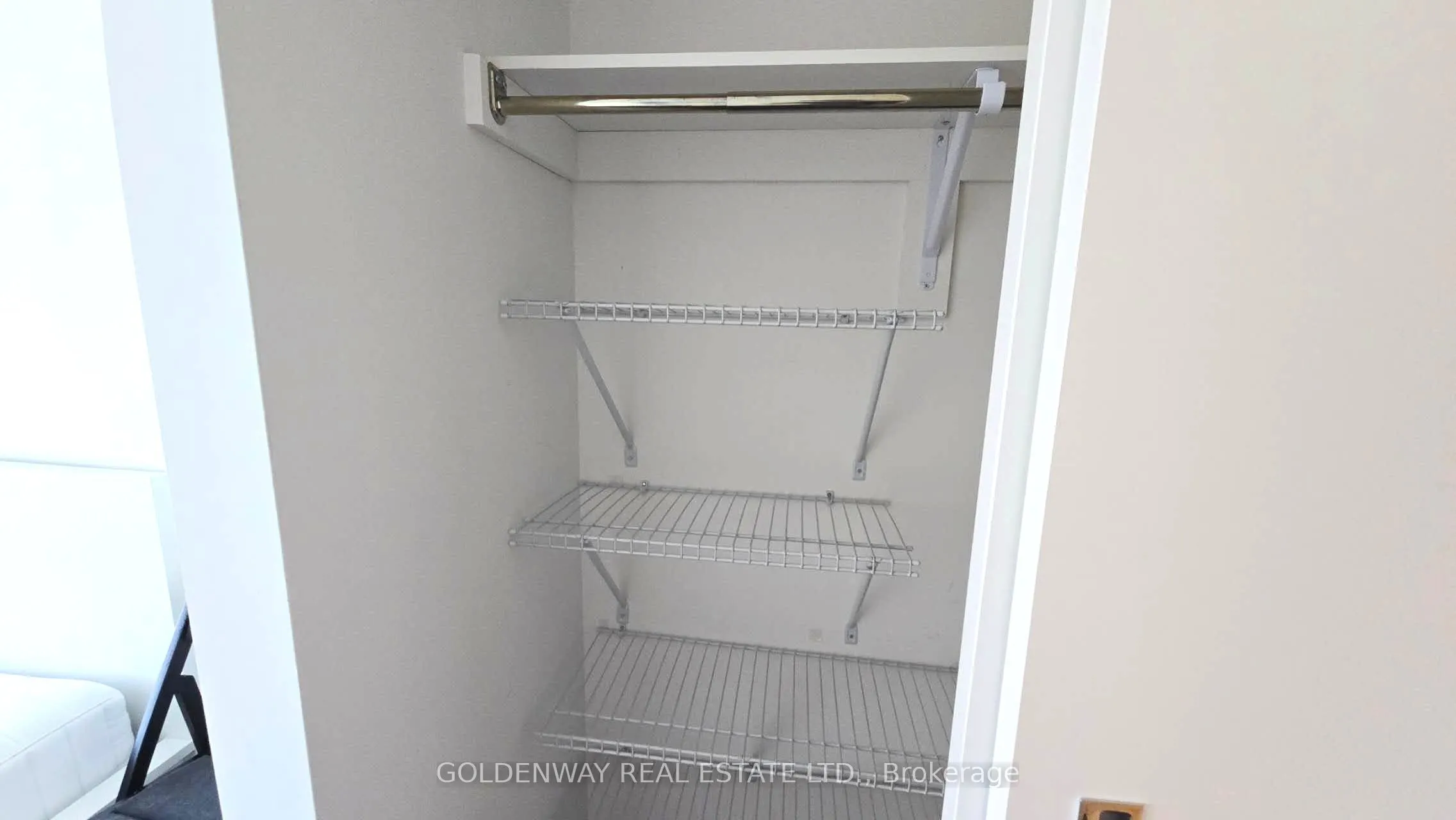 1 Bloor Street E, #4809