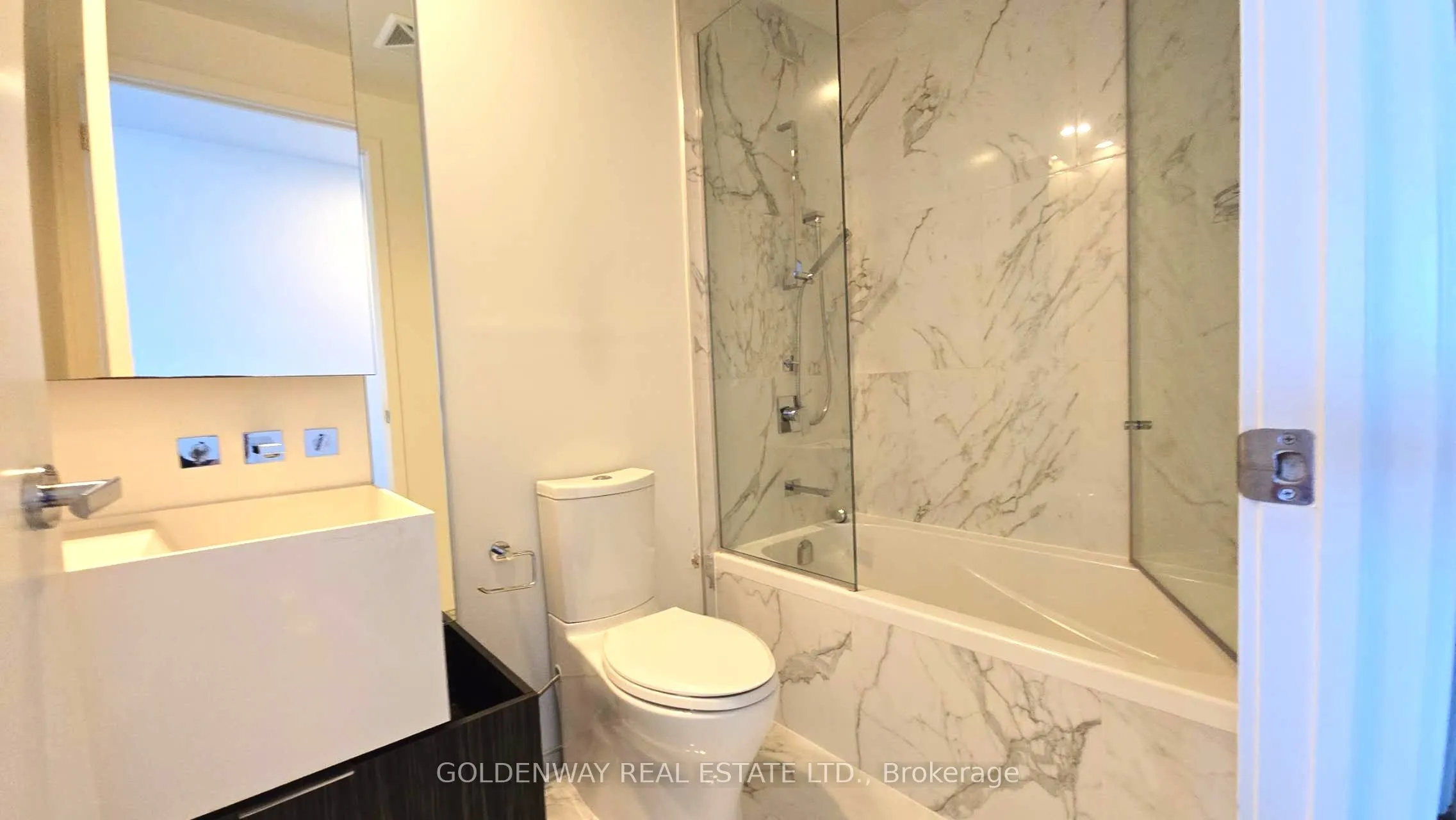 1 Bloor Street E, #4809