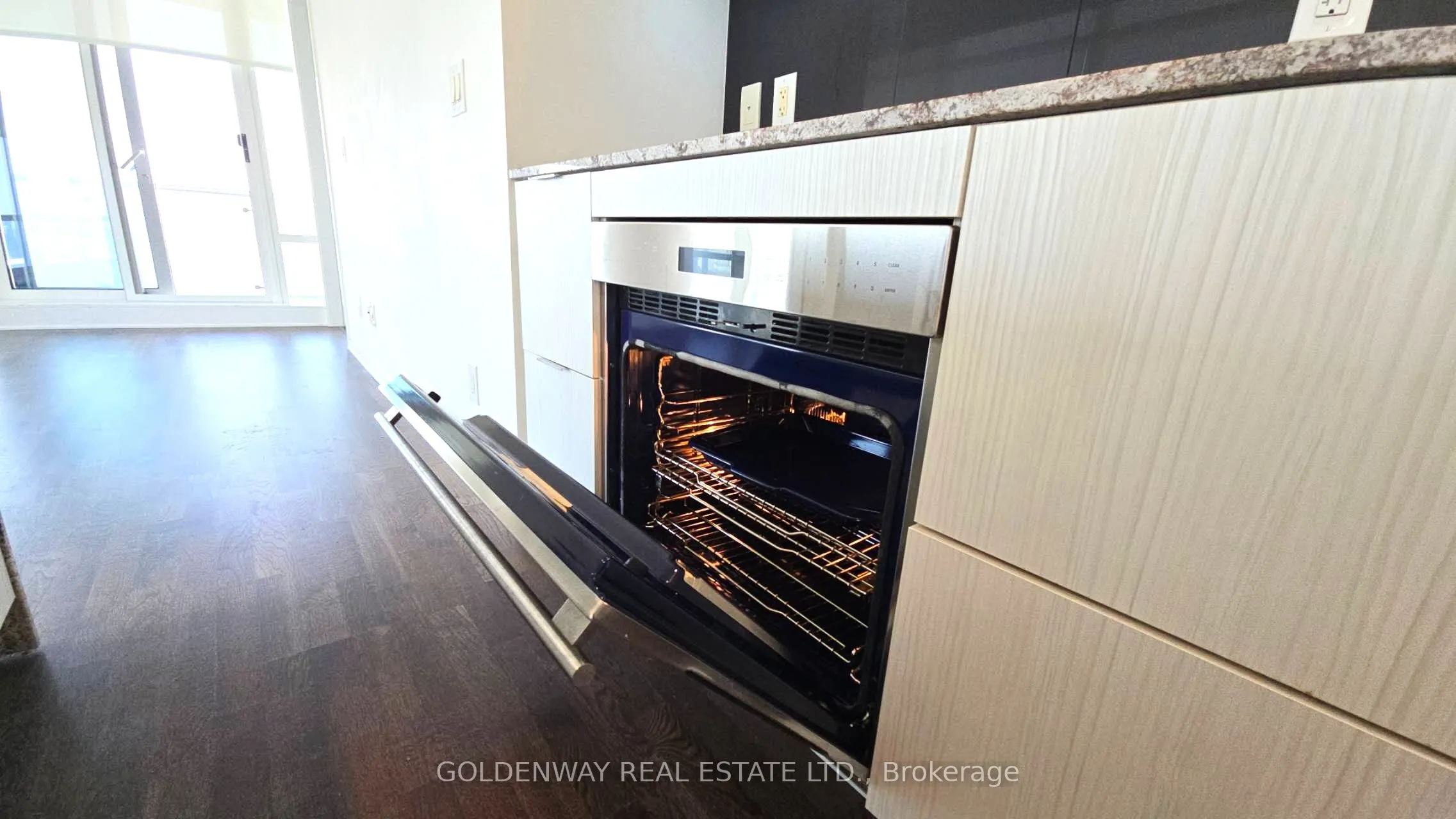 1 Bloor Street E, #4809