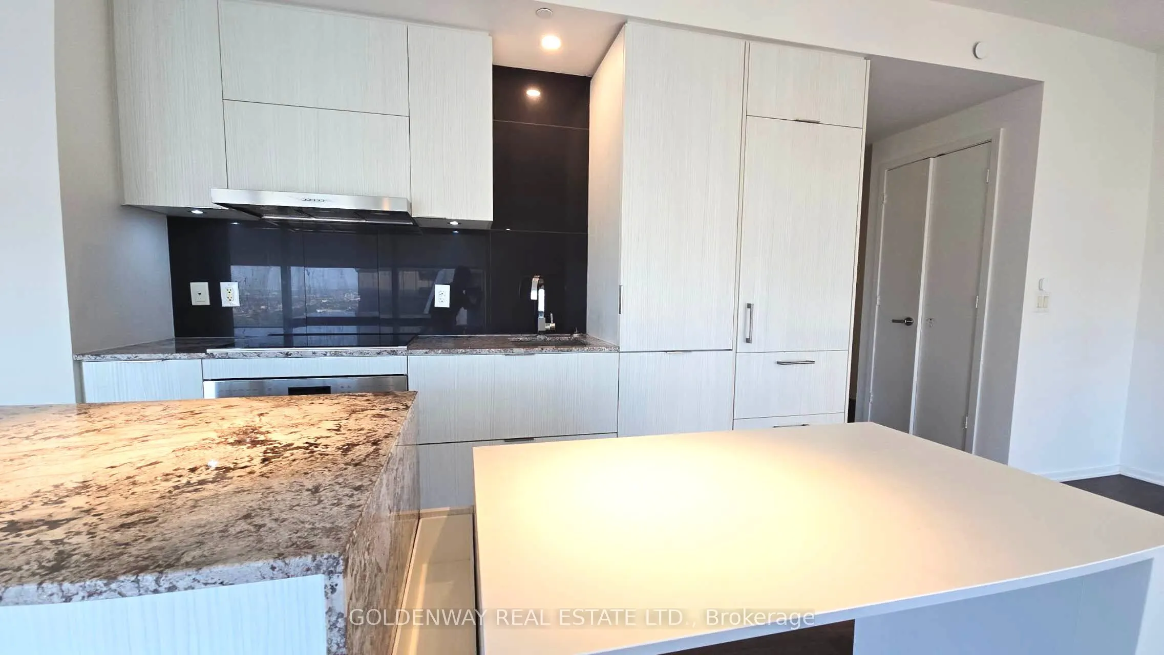 1 Bloor Street E, #4809