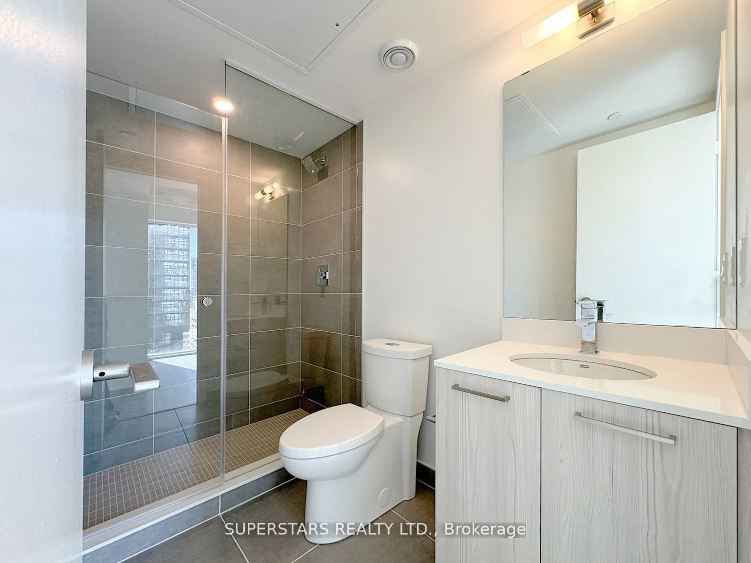 65 Mutual Street, #1002