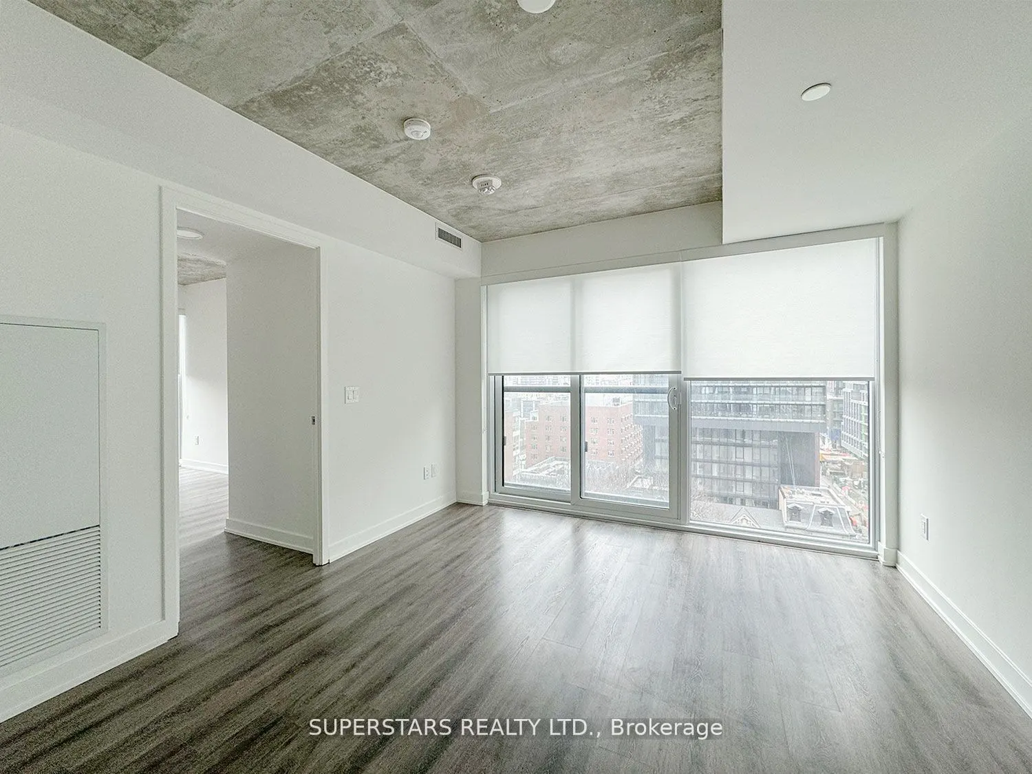 65 Mutual Street, #1002