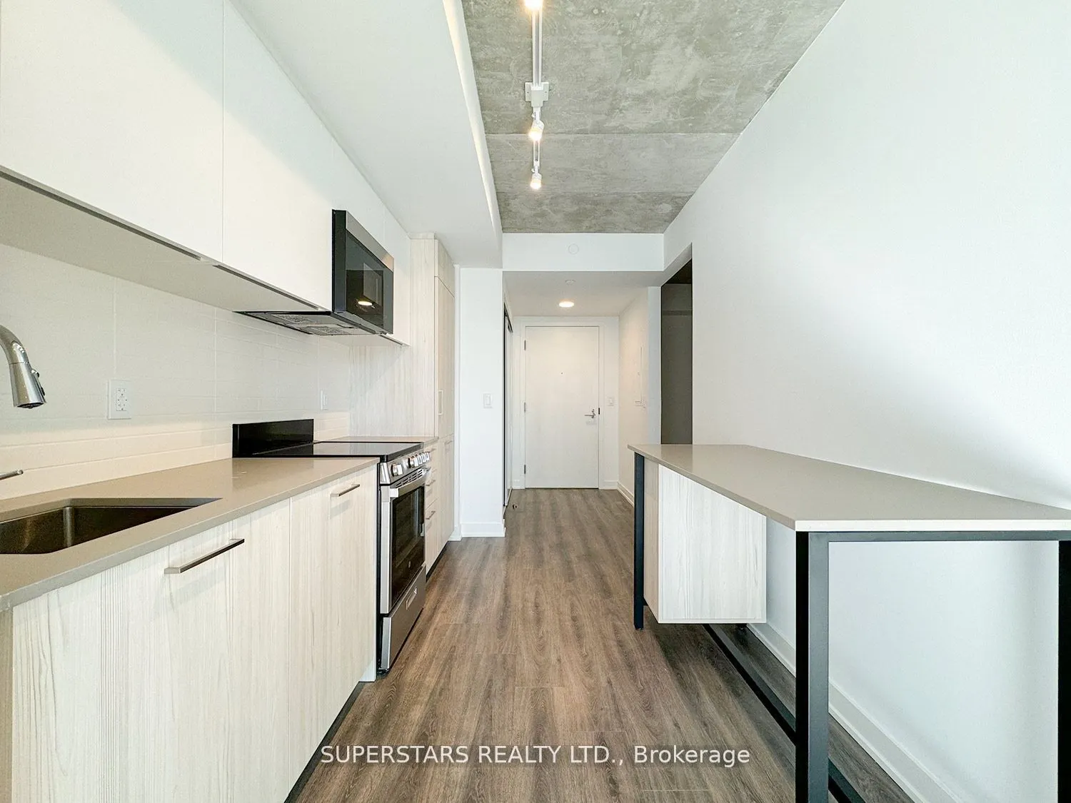 65 Mutual Street, #1002