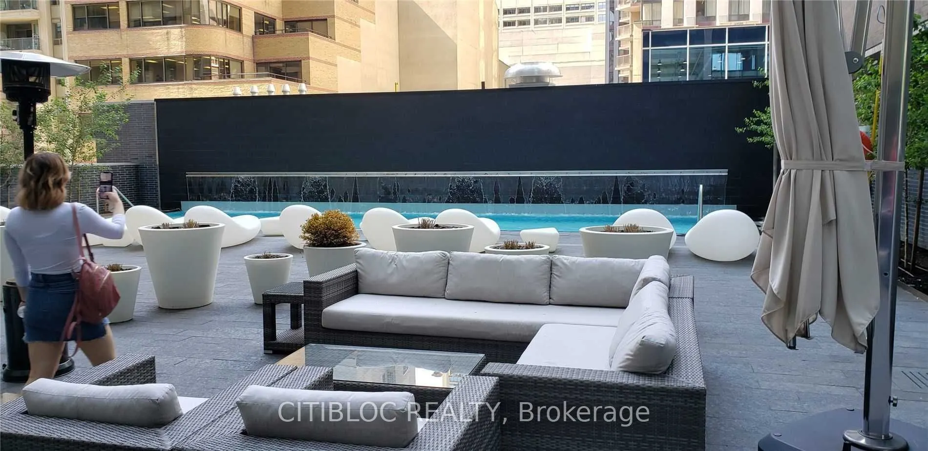 42 Charles Street E, #1607