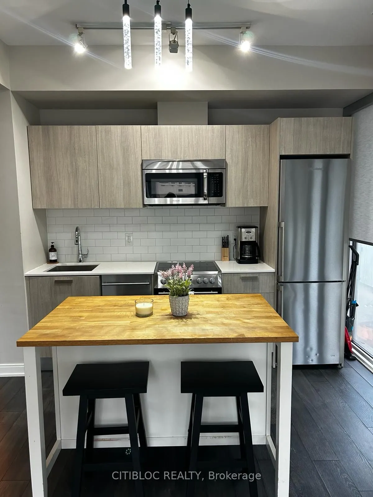 42 Charles Street E, #1607