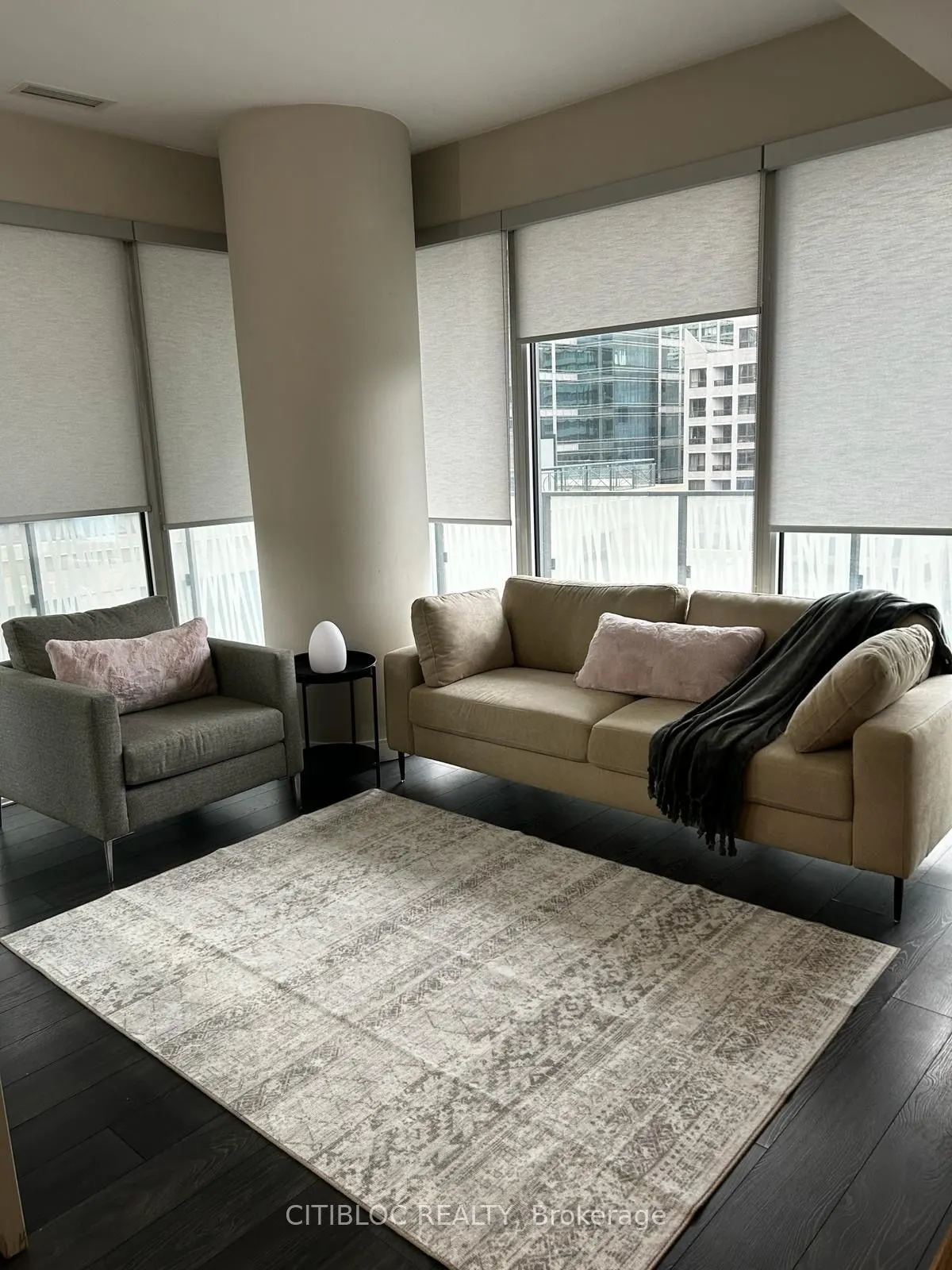 42 Charles Street E, #1607