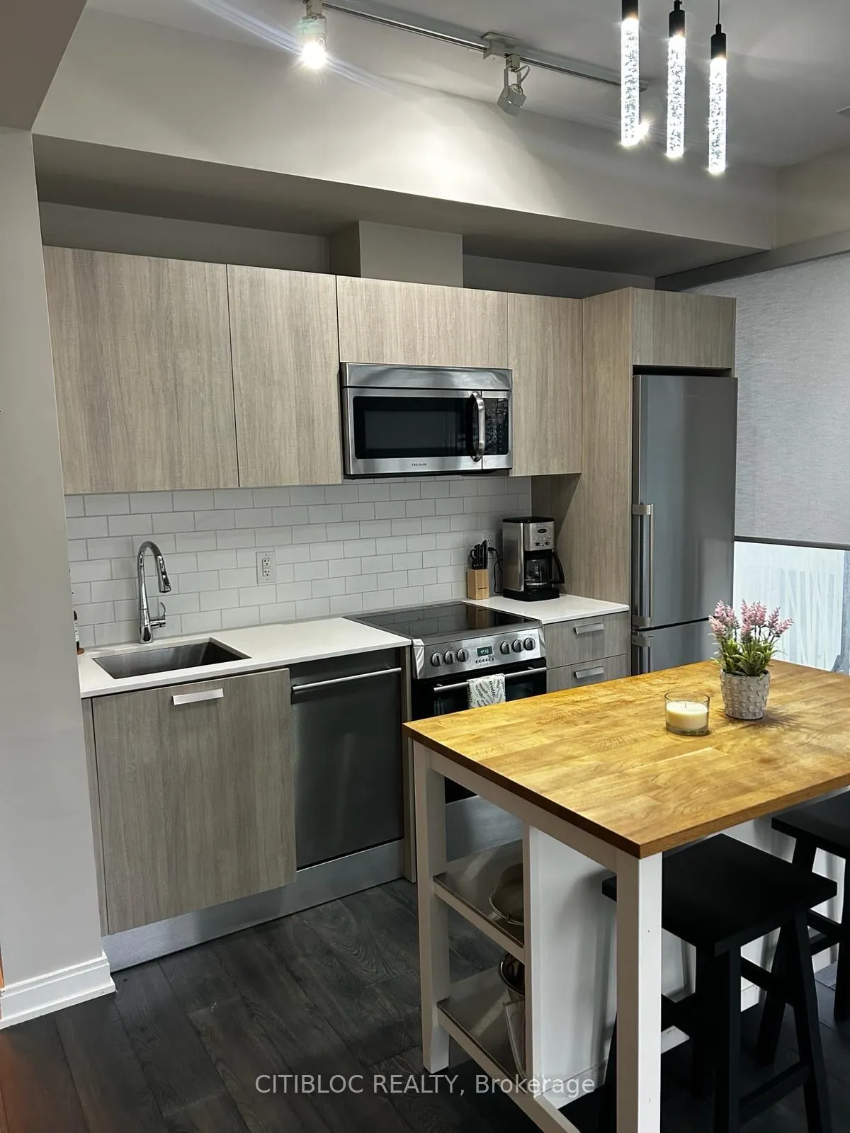 42 Charles Street E, #1607