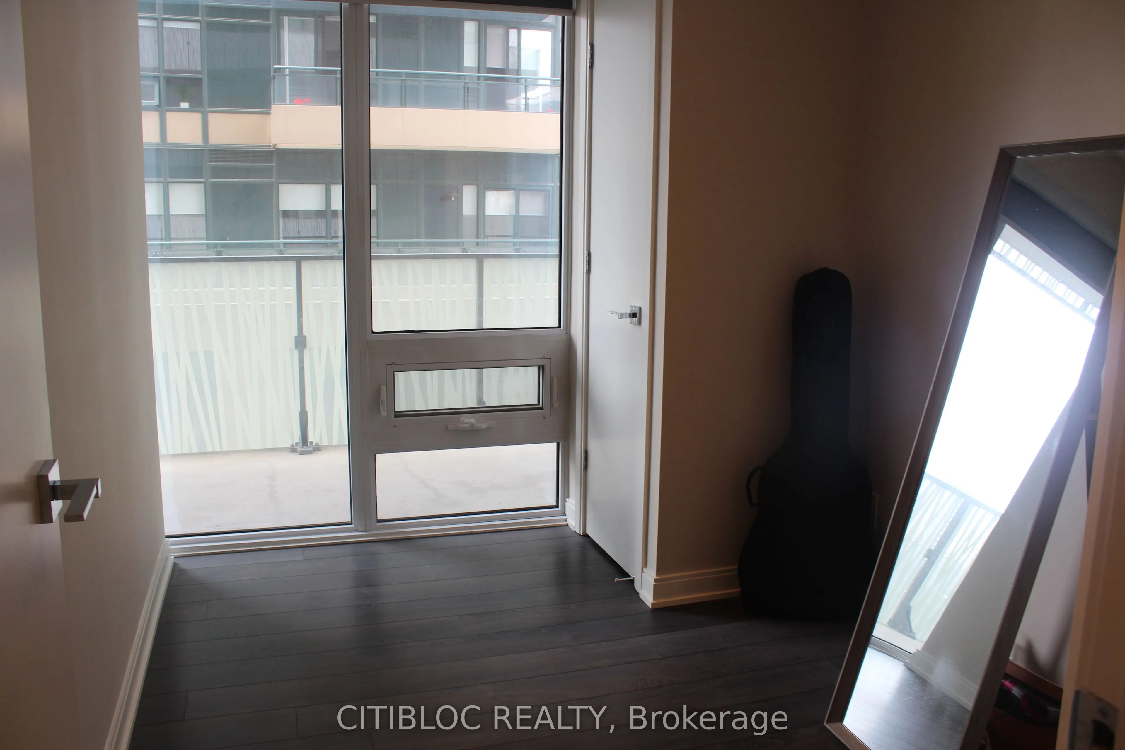42 Charles Street E, #1607