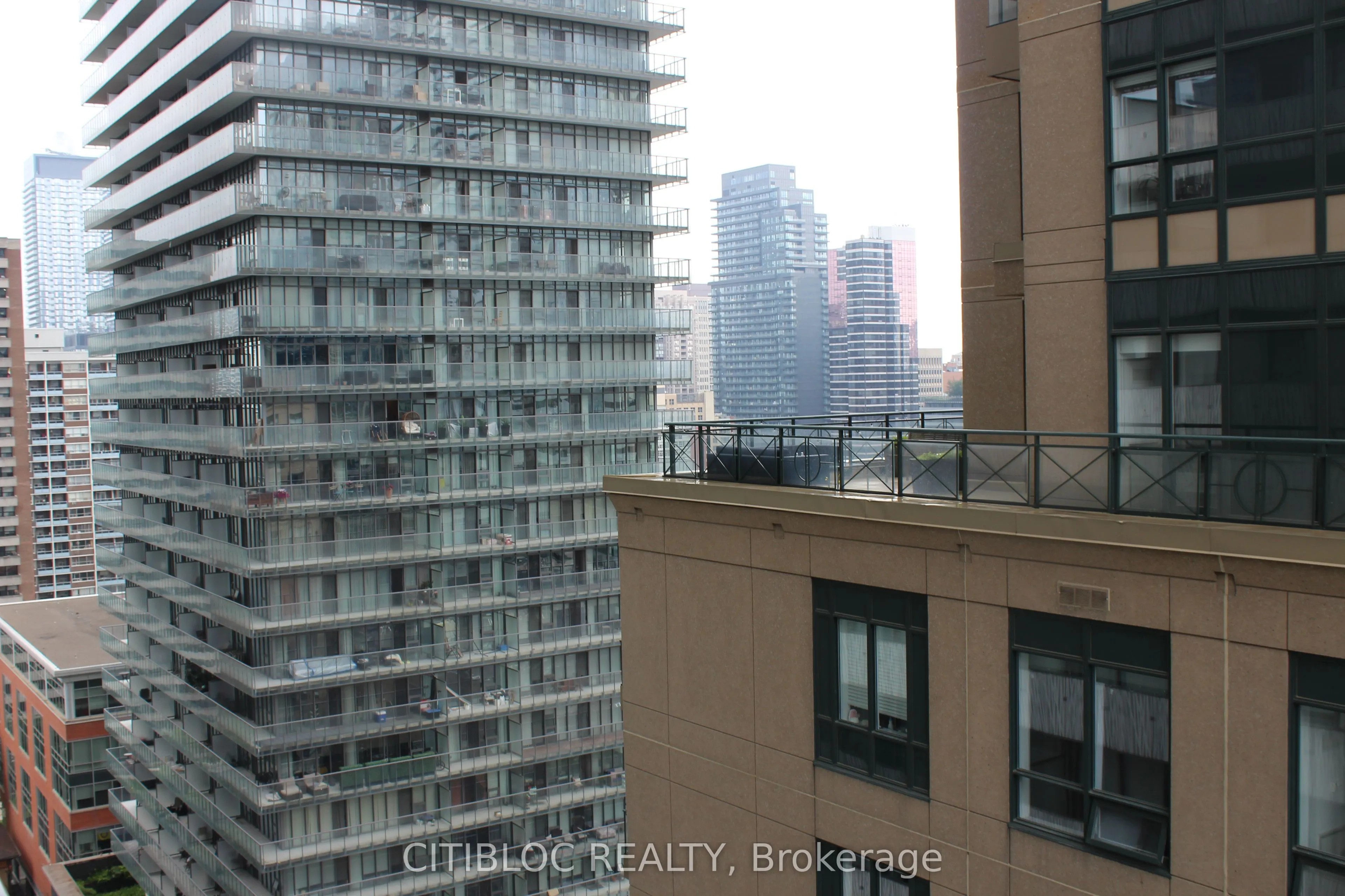 42 Charles Street E, #1607