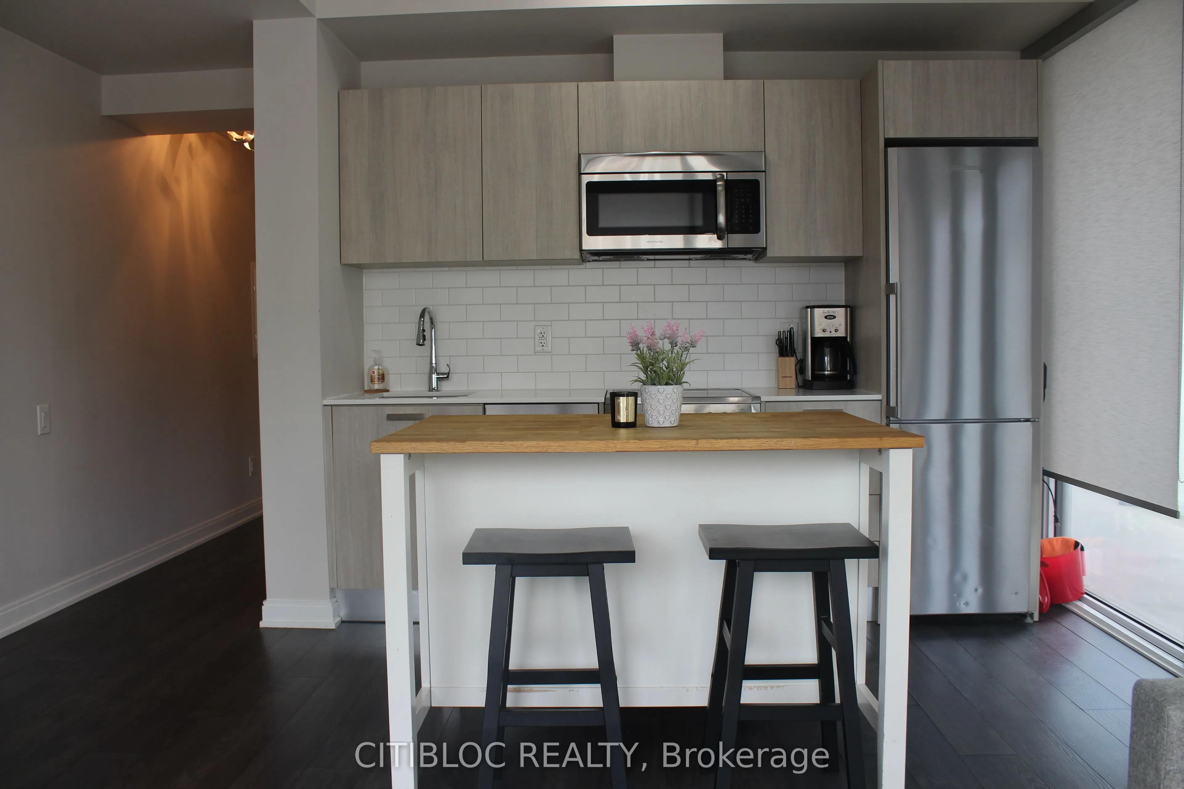 42 Charles Street E, #1607