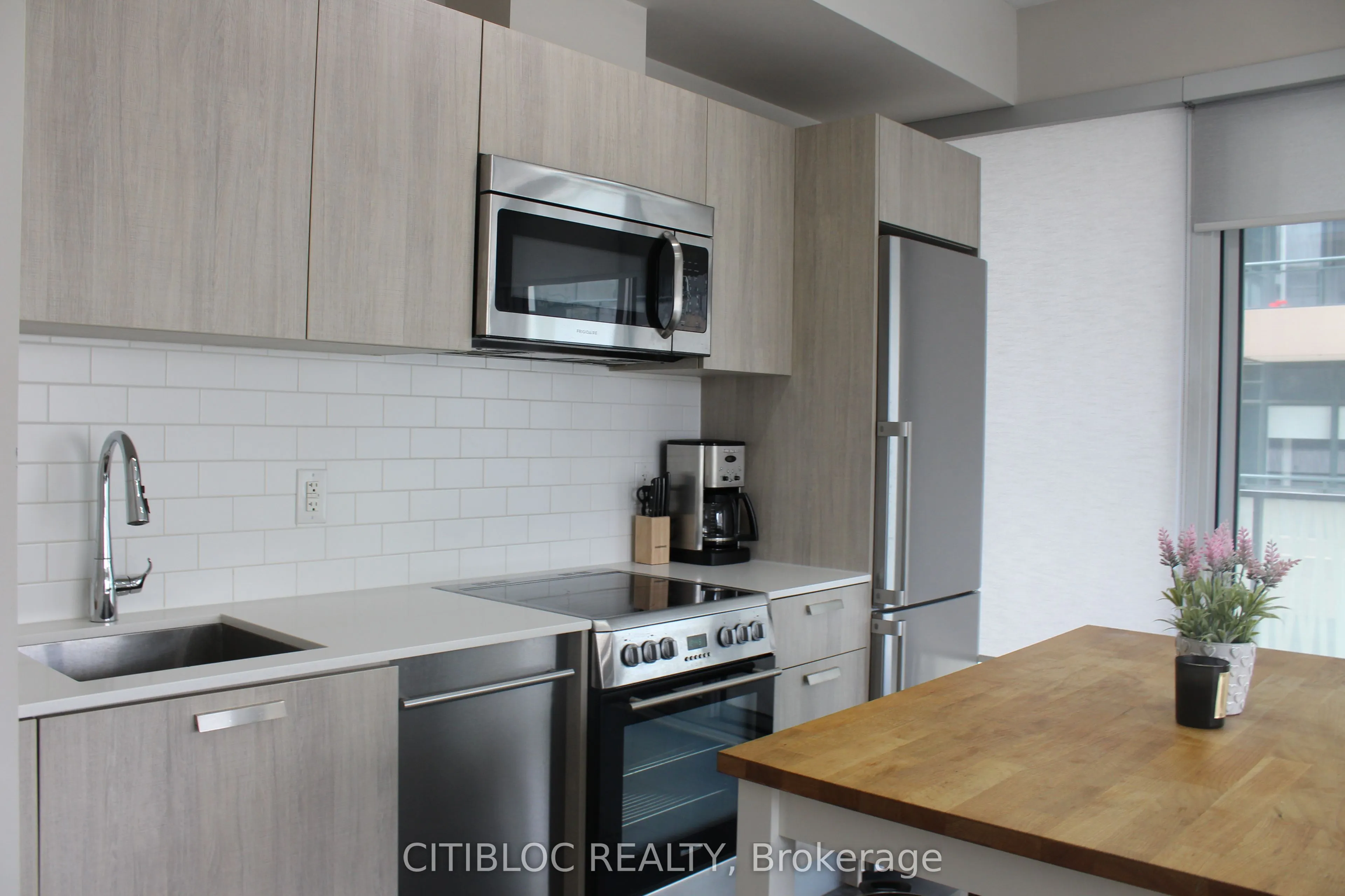42 Charles Street E, #1607