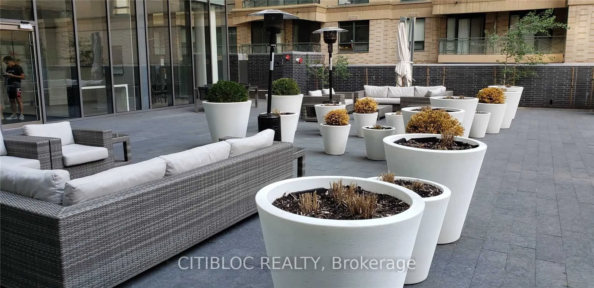 42 Charles Street E, #1607