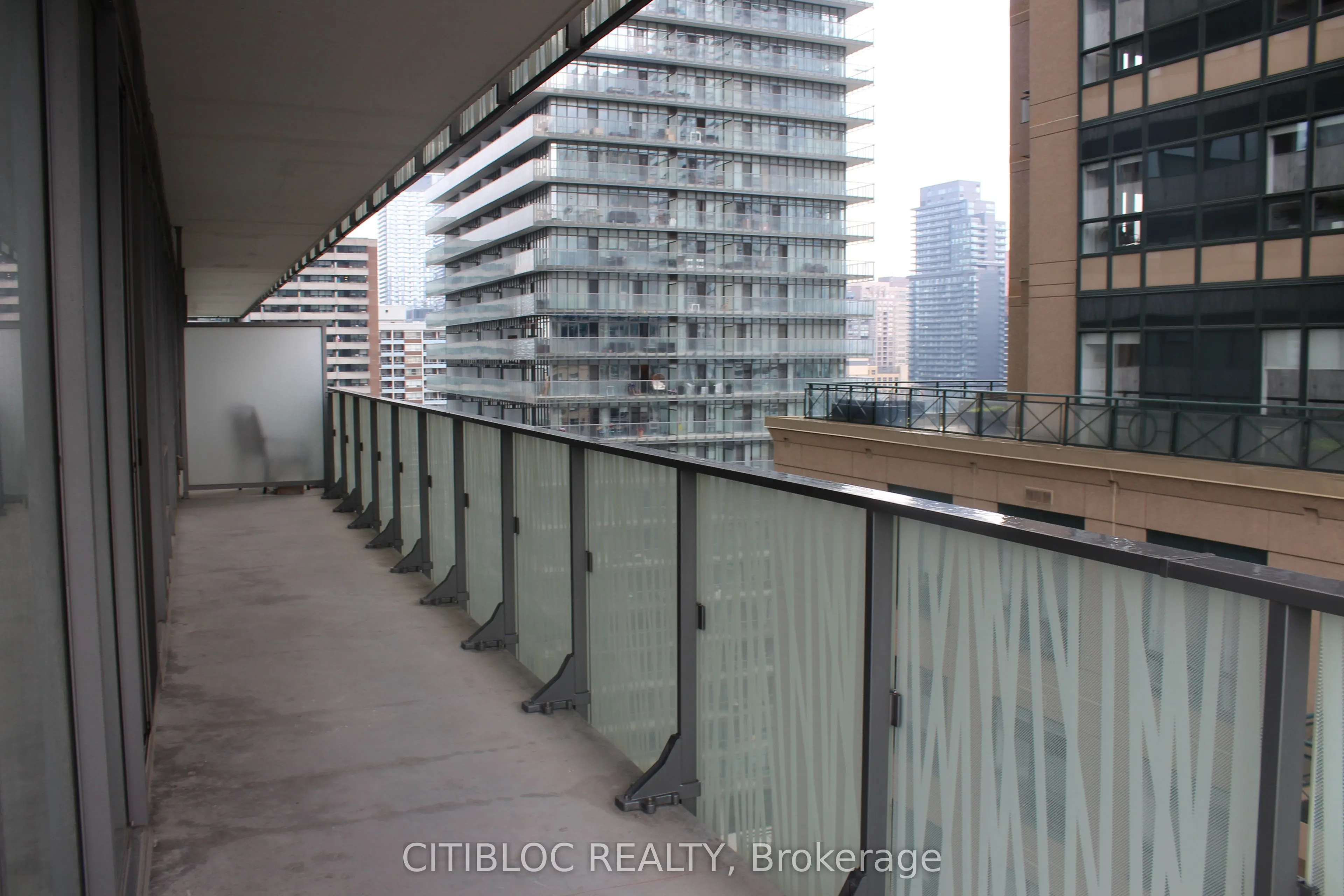 42 Charles Street E, #1607