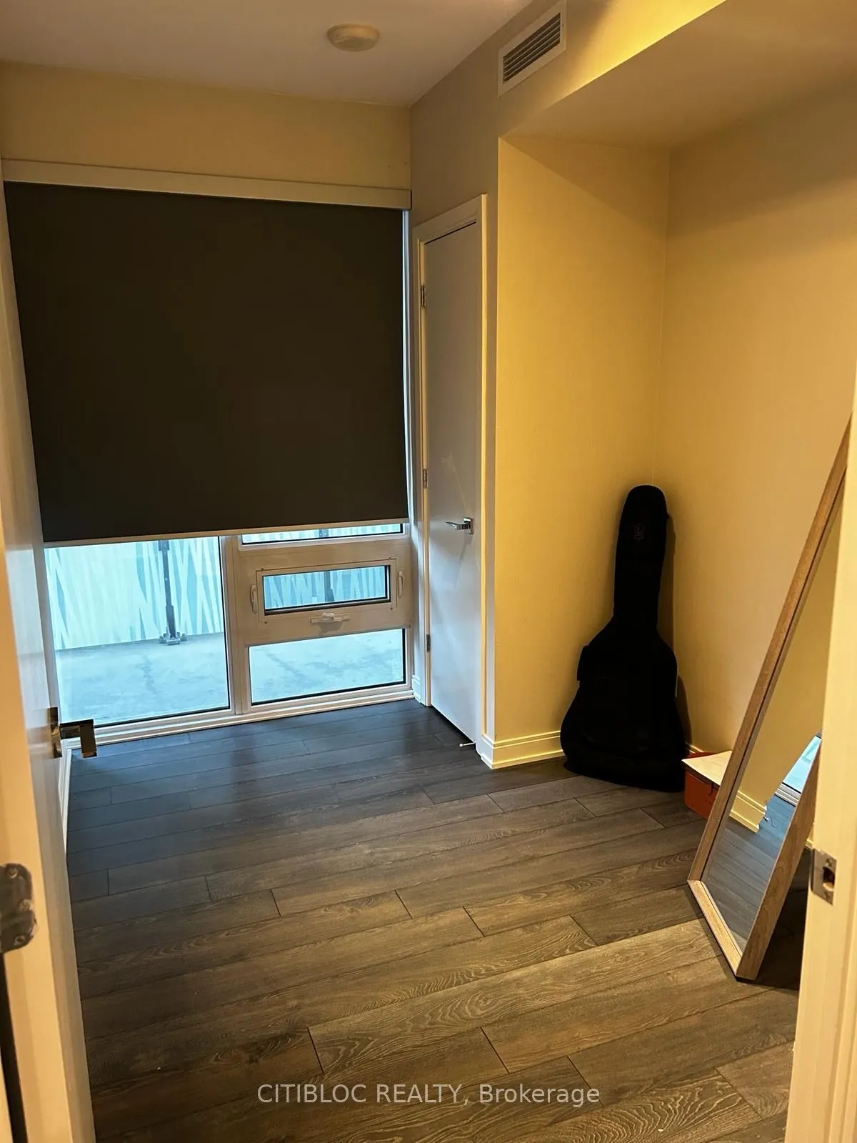 42 Charles Street E, #1607
