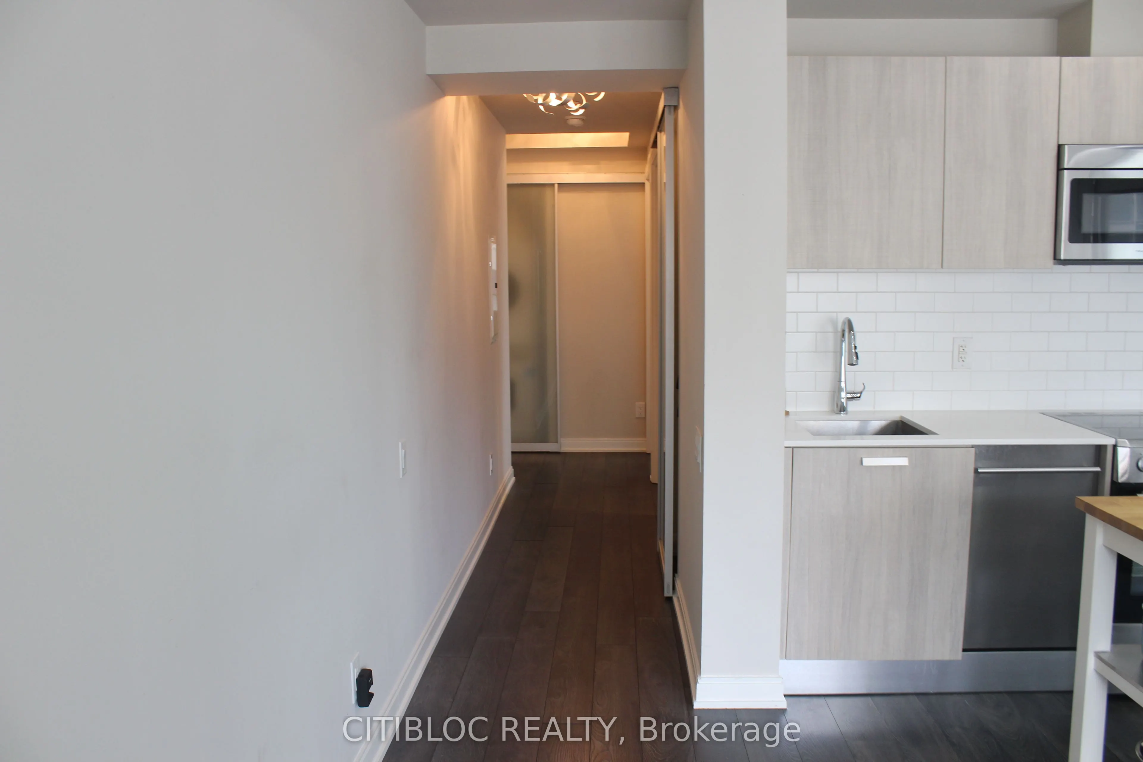 42 Charles Street E, #1607