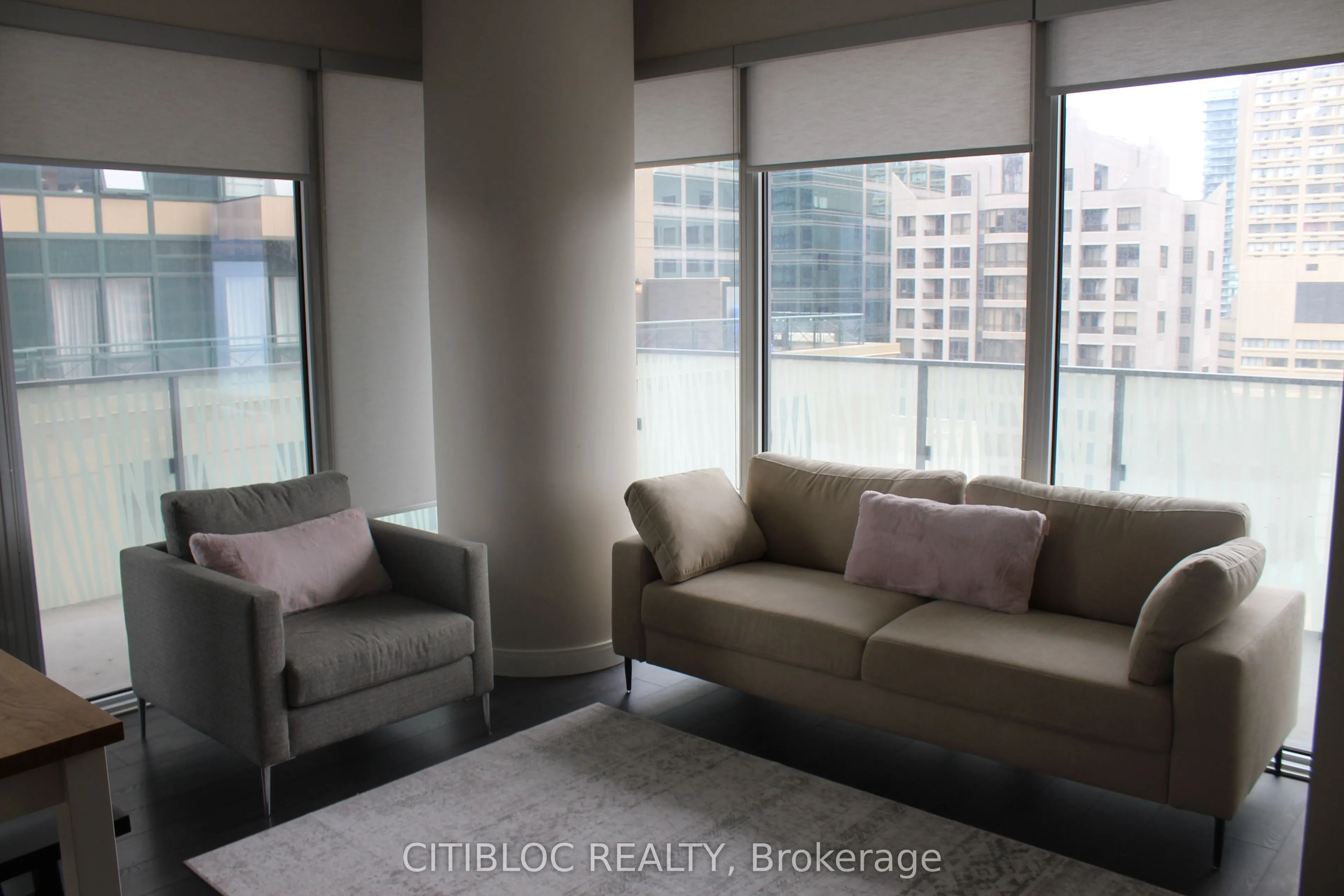 42 Charles Street E, #1607