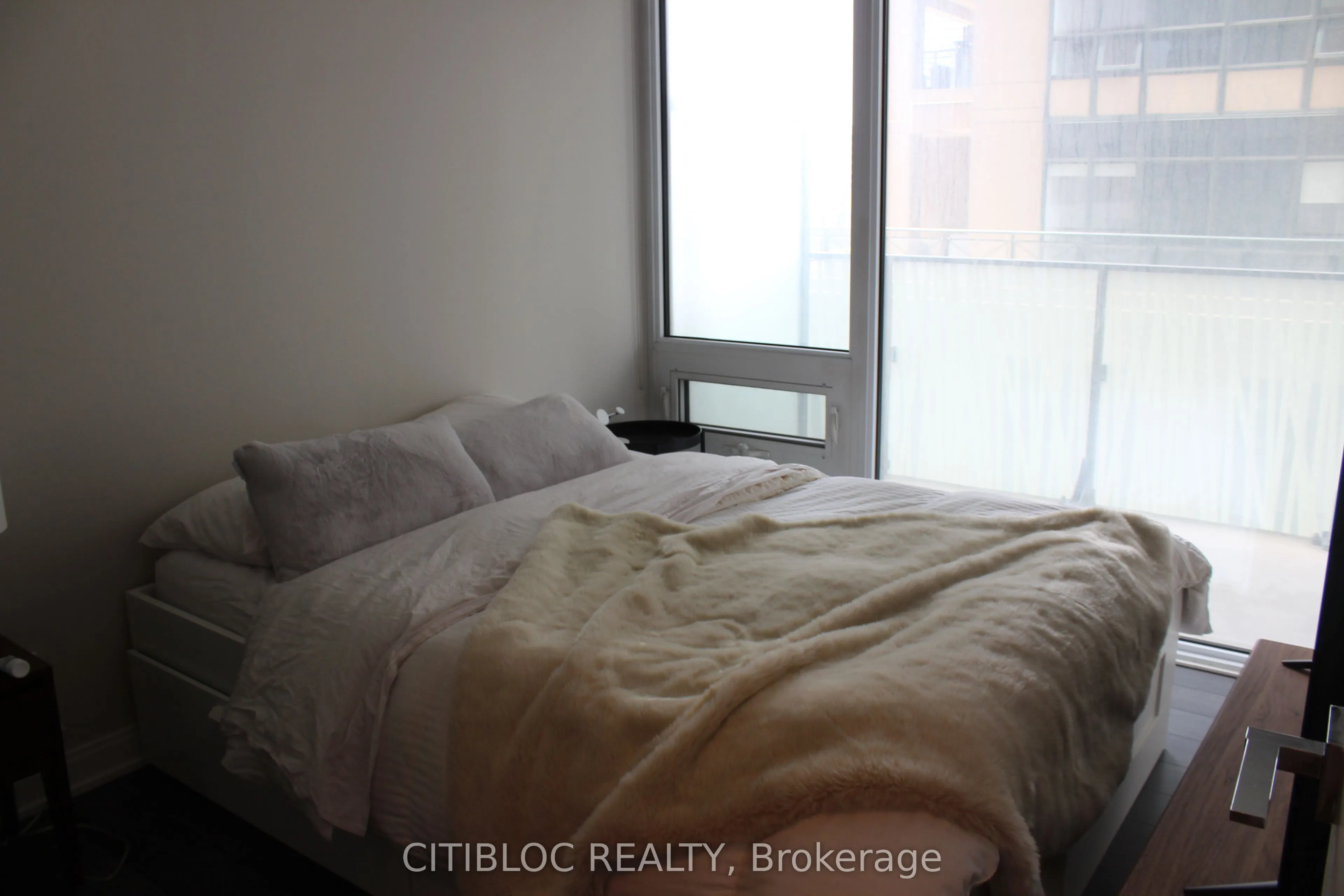 42 Charles Street E, #1607