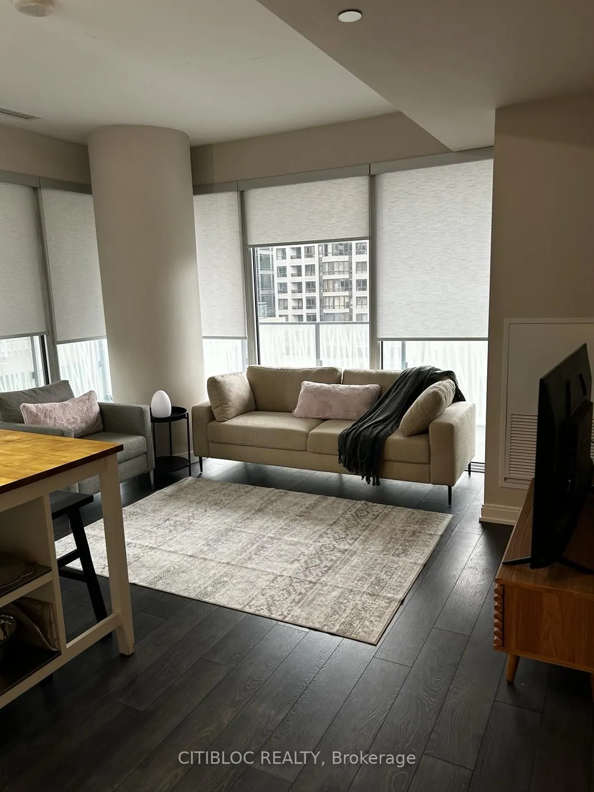 42 Charles Street E, #1607
