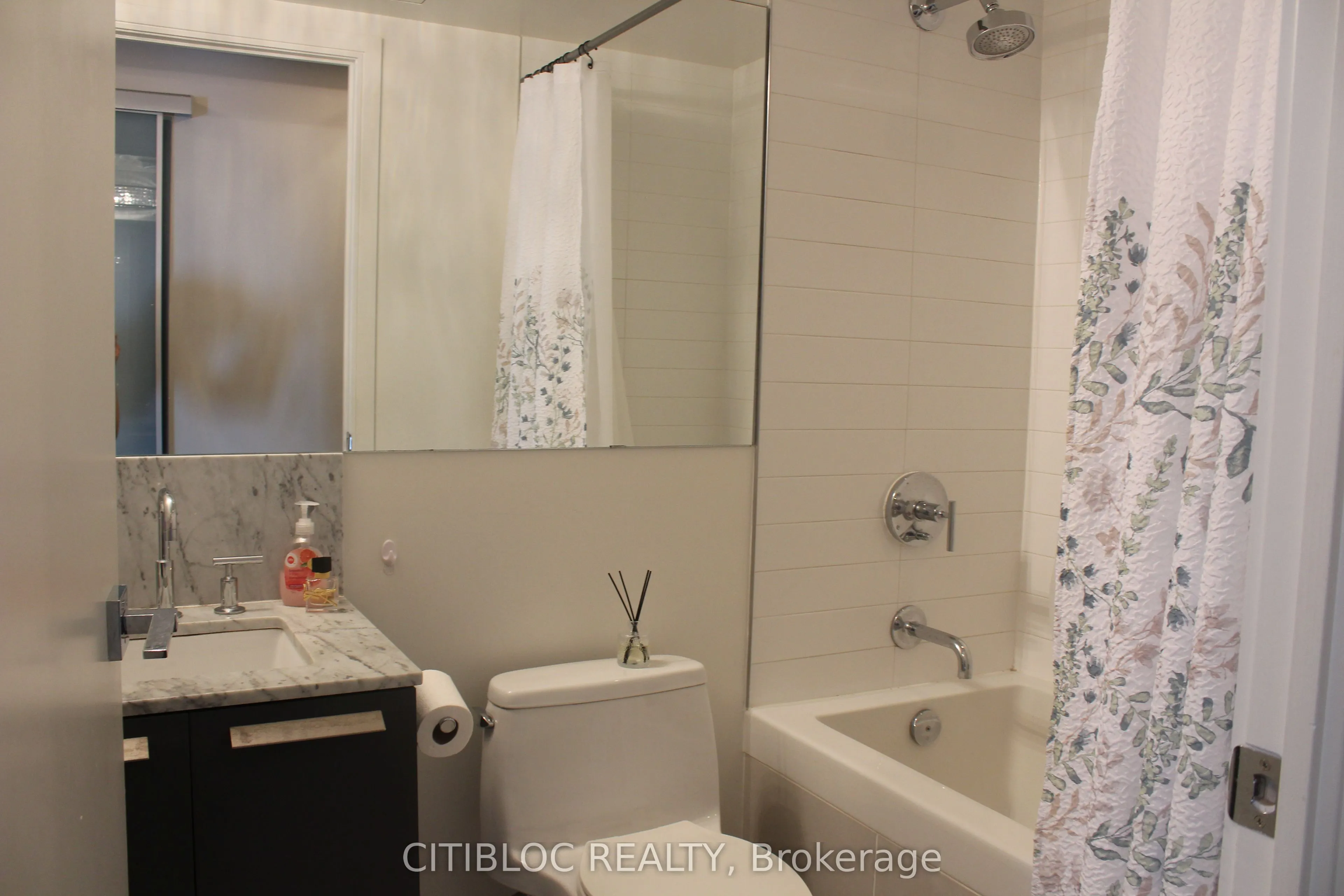 42 Charles Street E, #1607