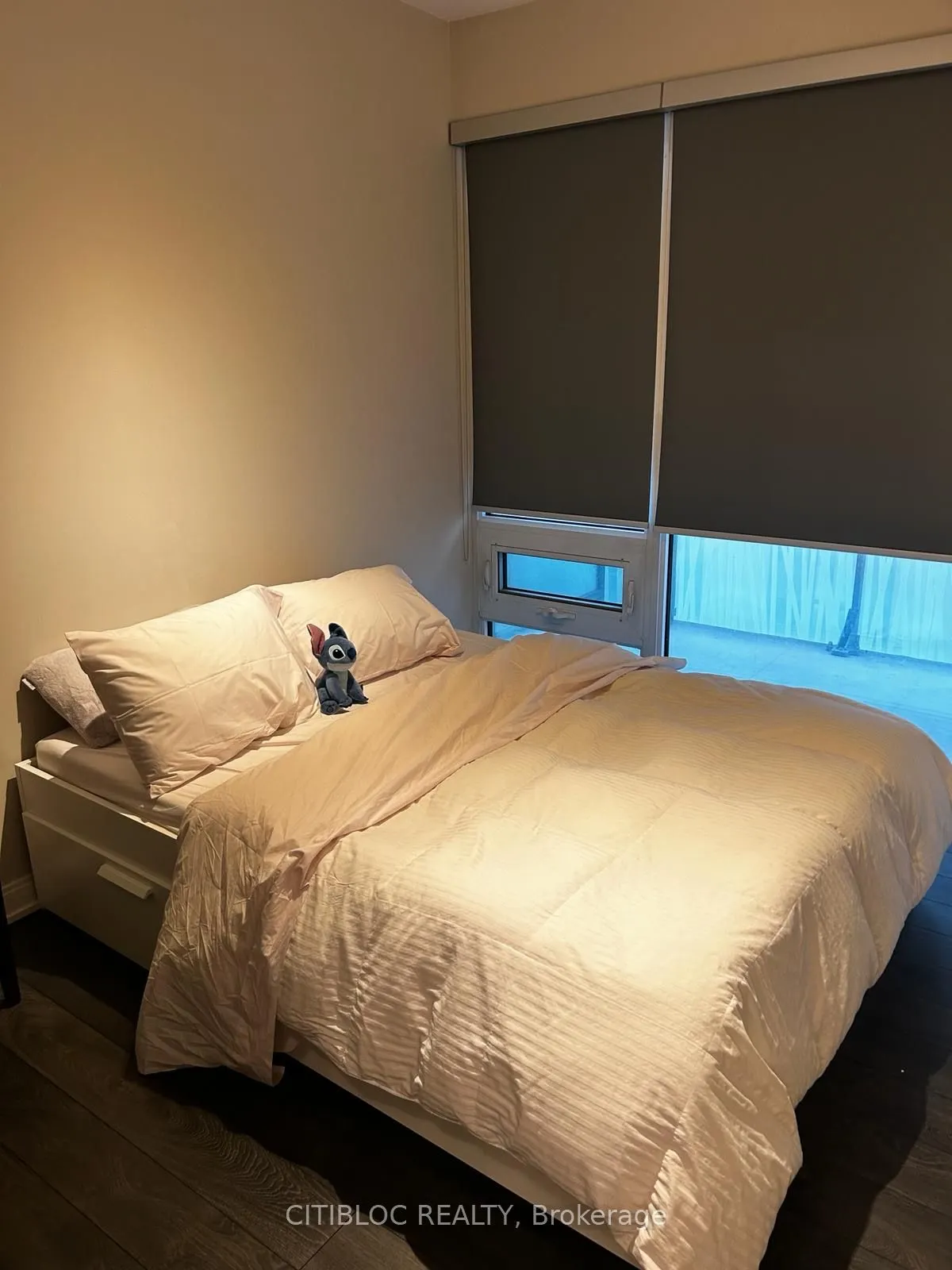 42 Charles Street E, #1607
