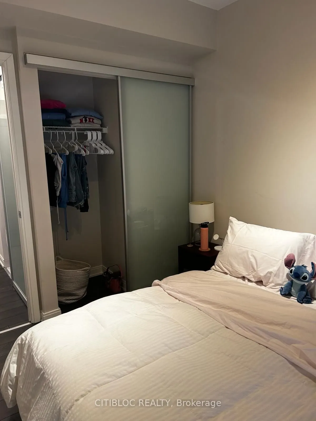 42 Charles Street E, #1607