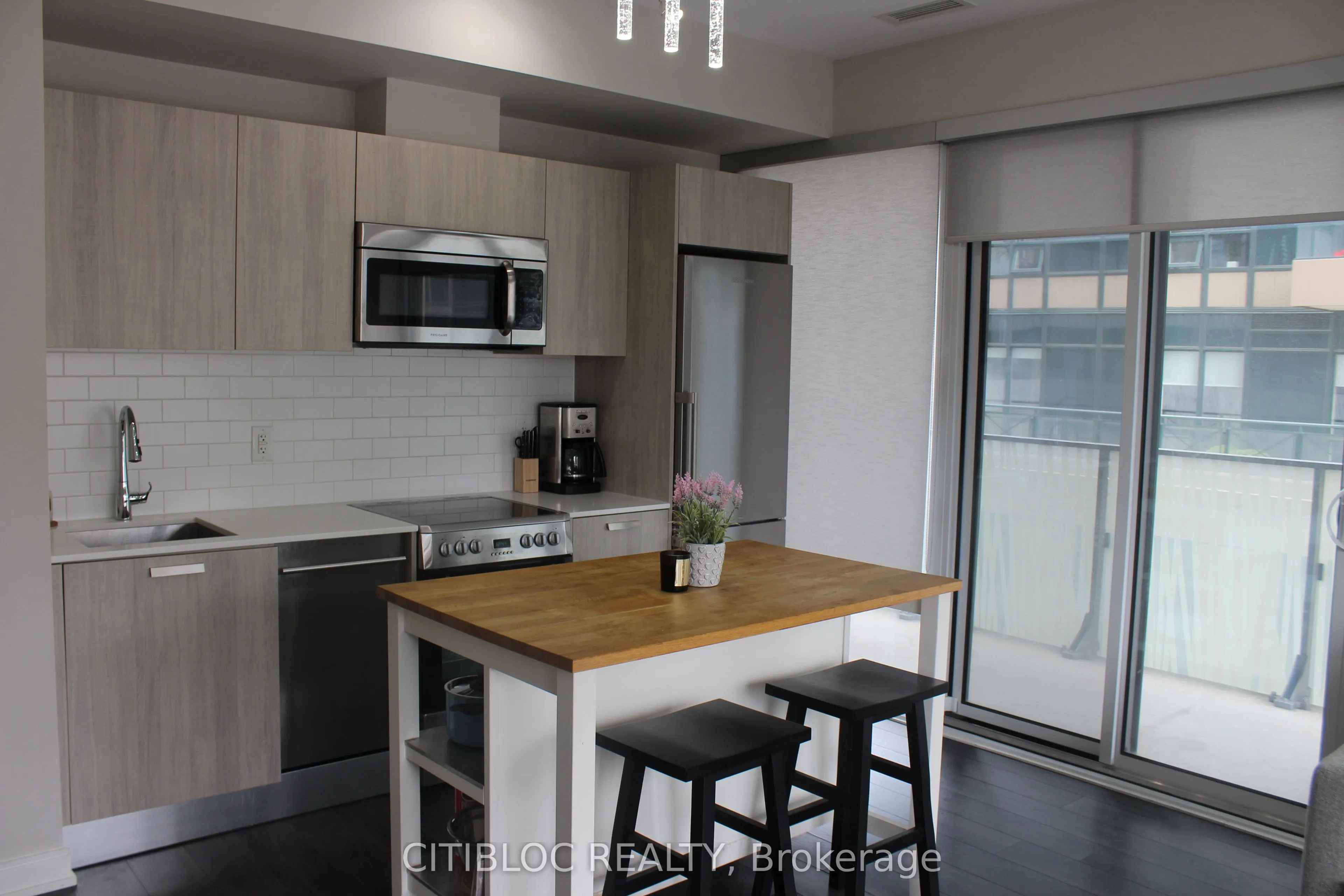 42 Charles Street E, #1607