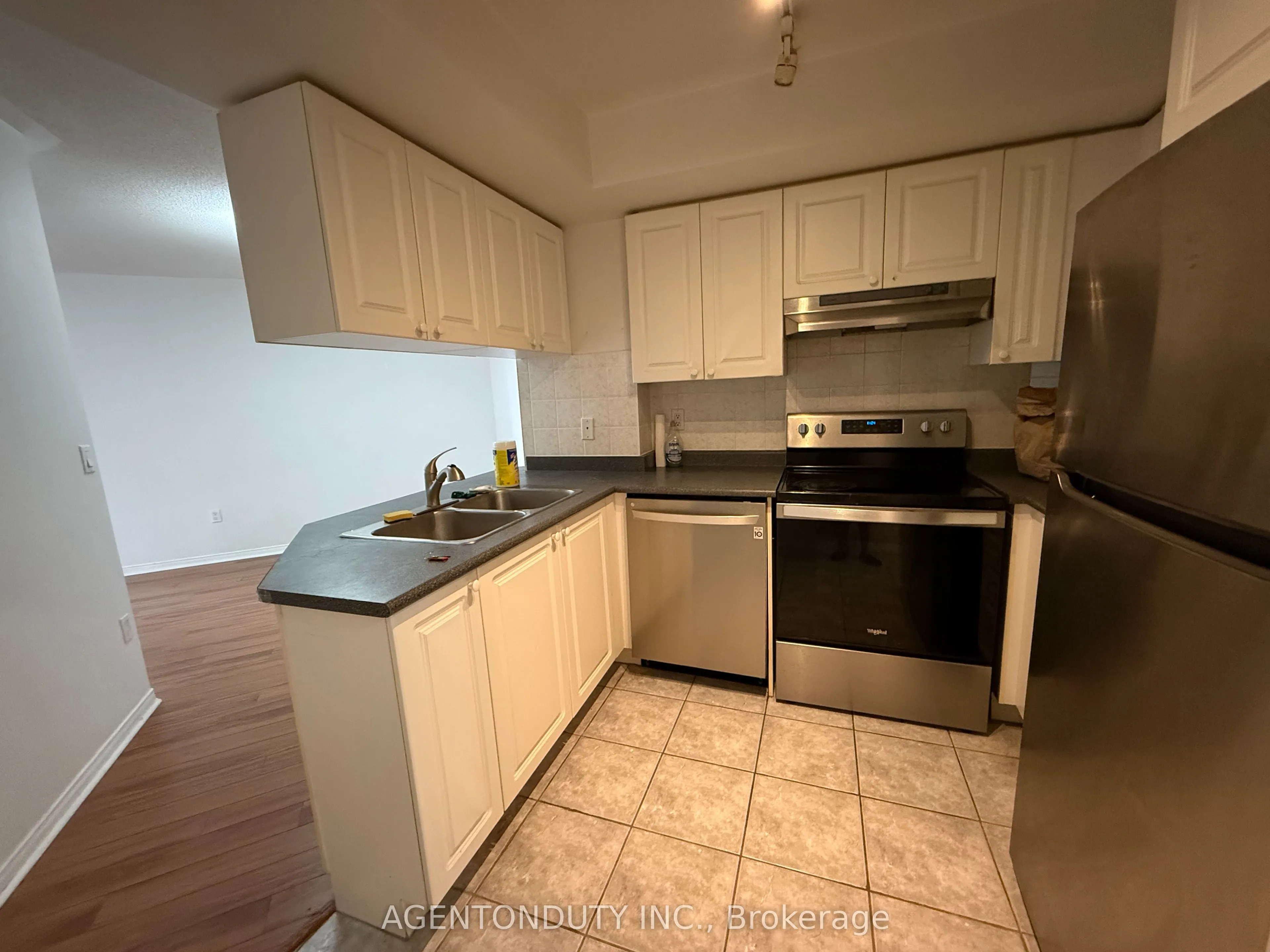 909 Bay Street, #607