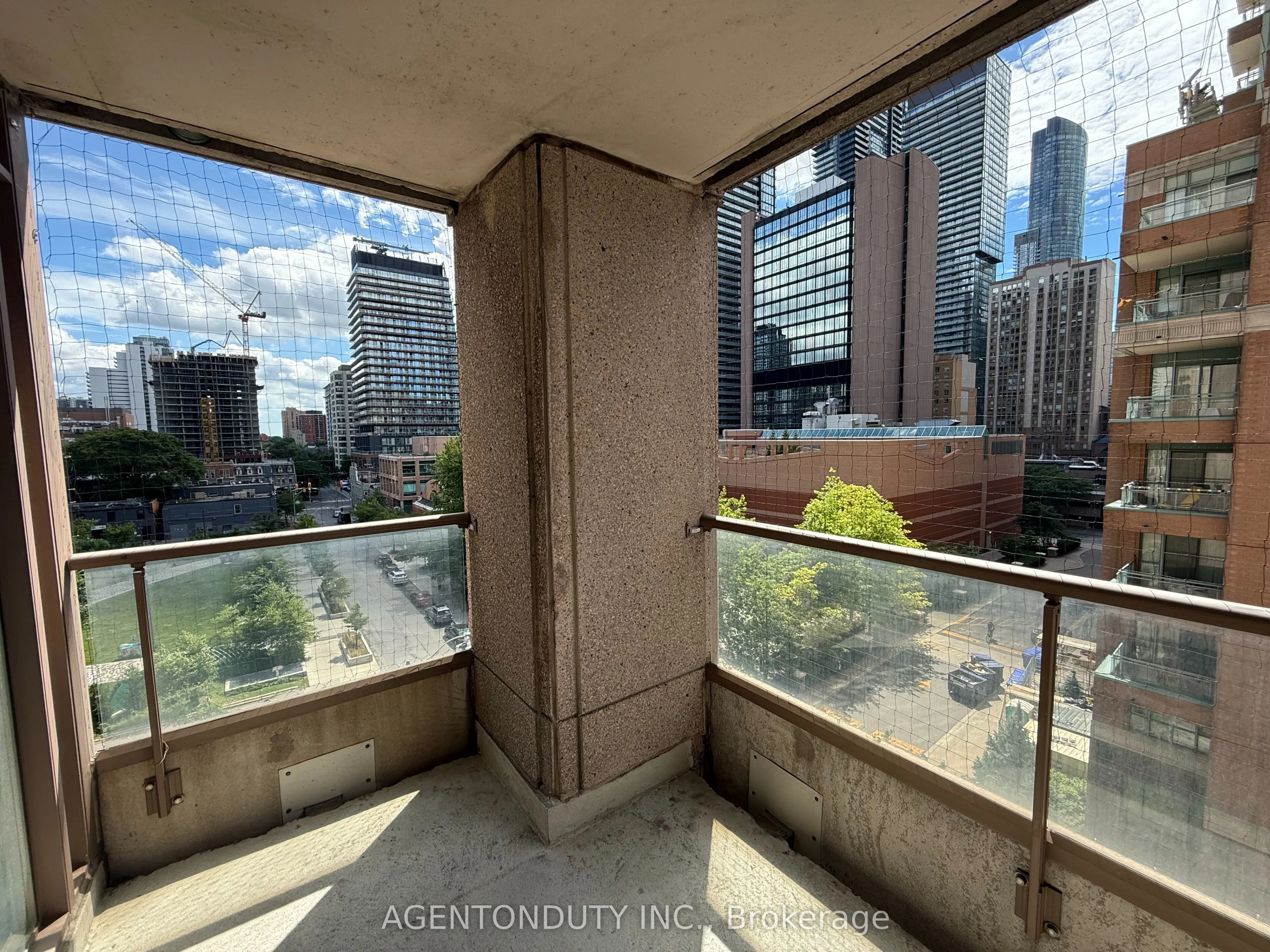 909 Bay Street, #607