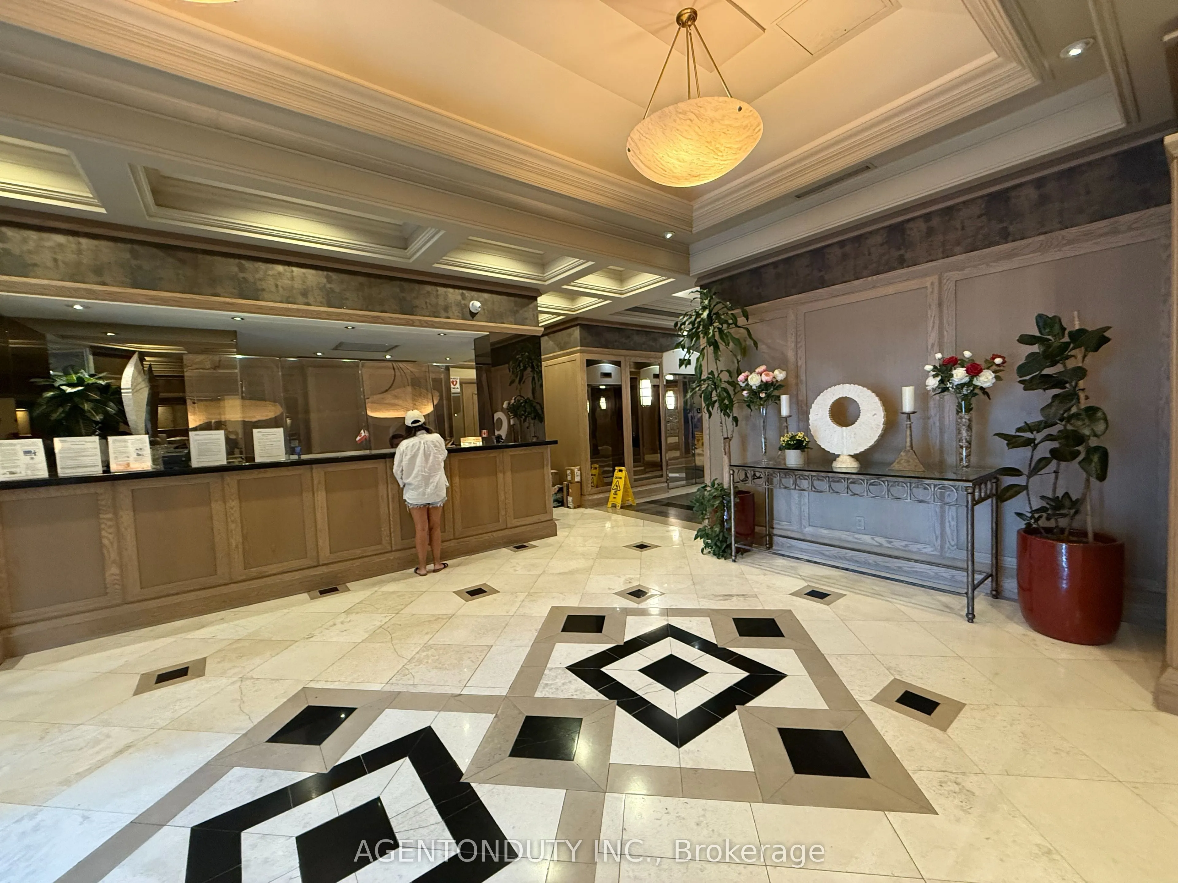 909 Bay Street, #607