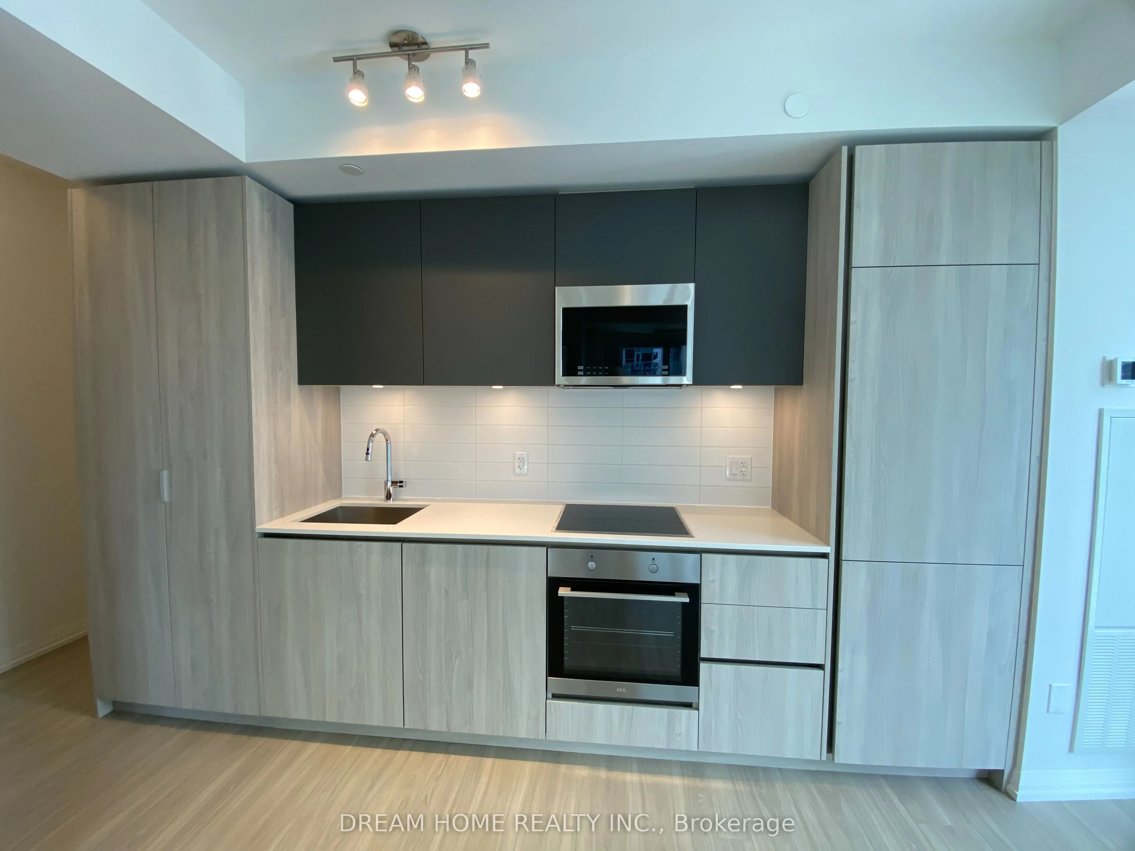 8 Widmer Street, #3105