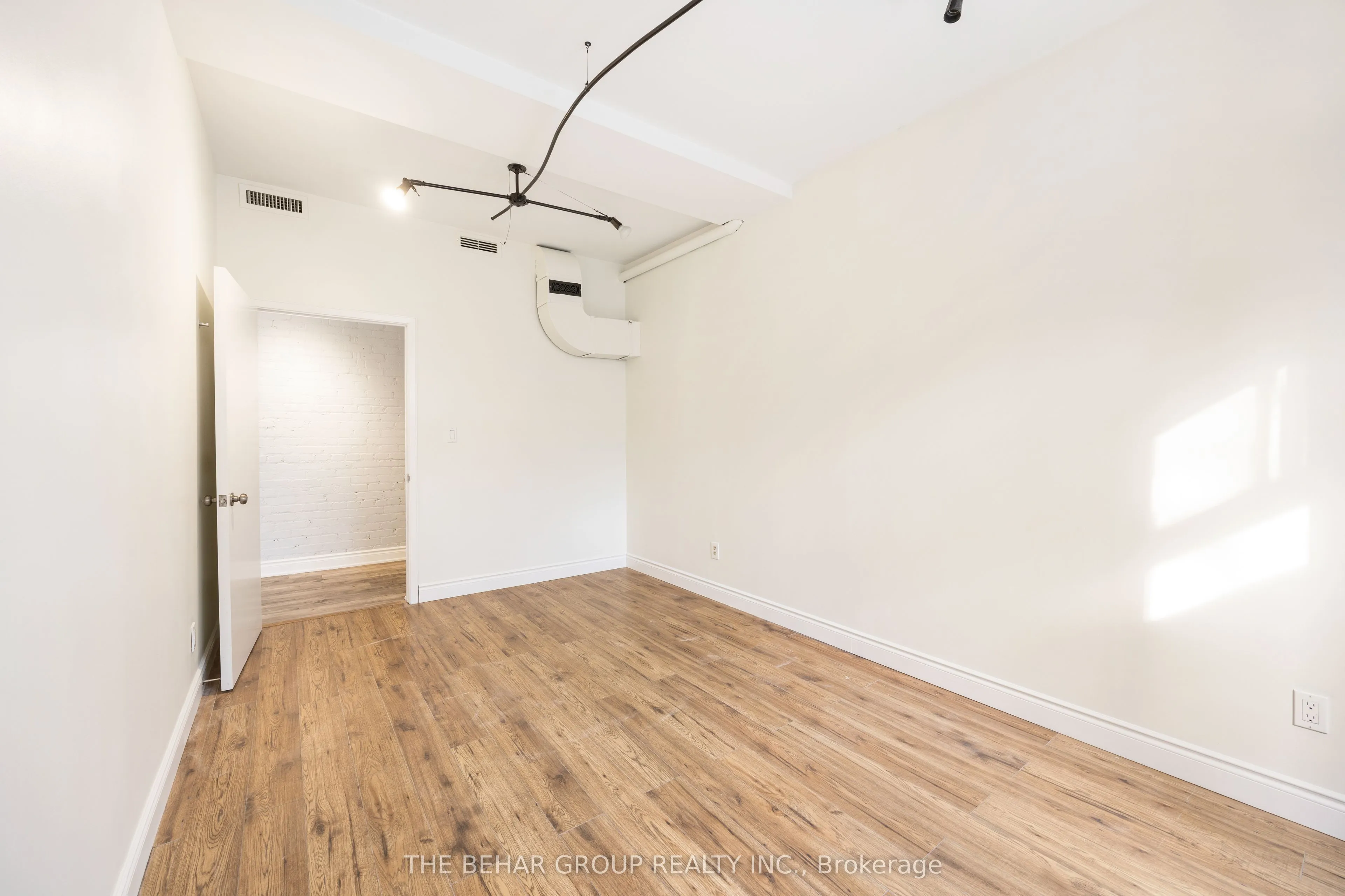 18 Dupont Street, #1