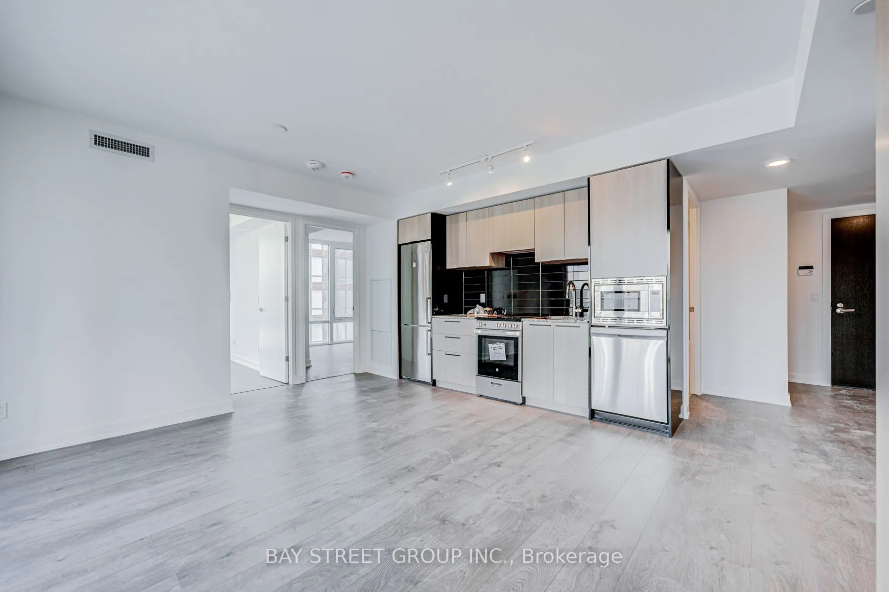 501 Yonge Street, #902