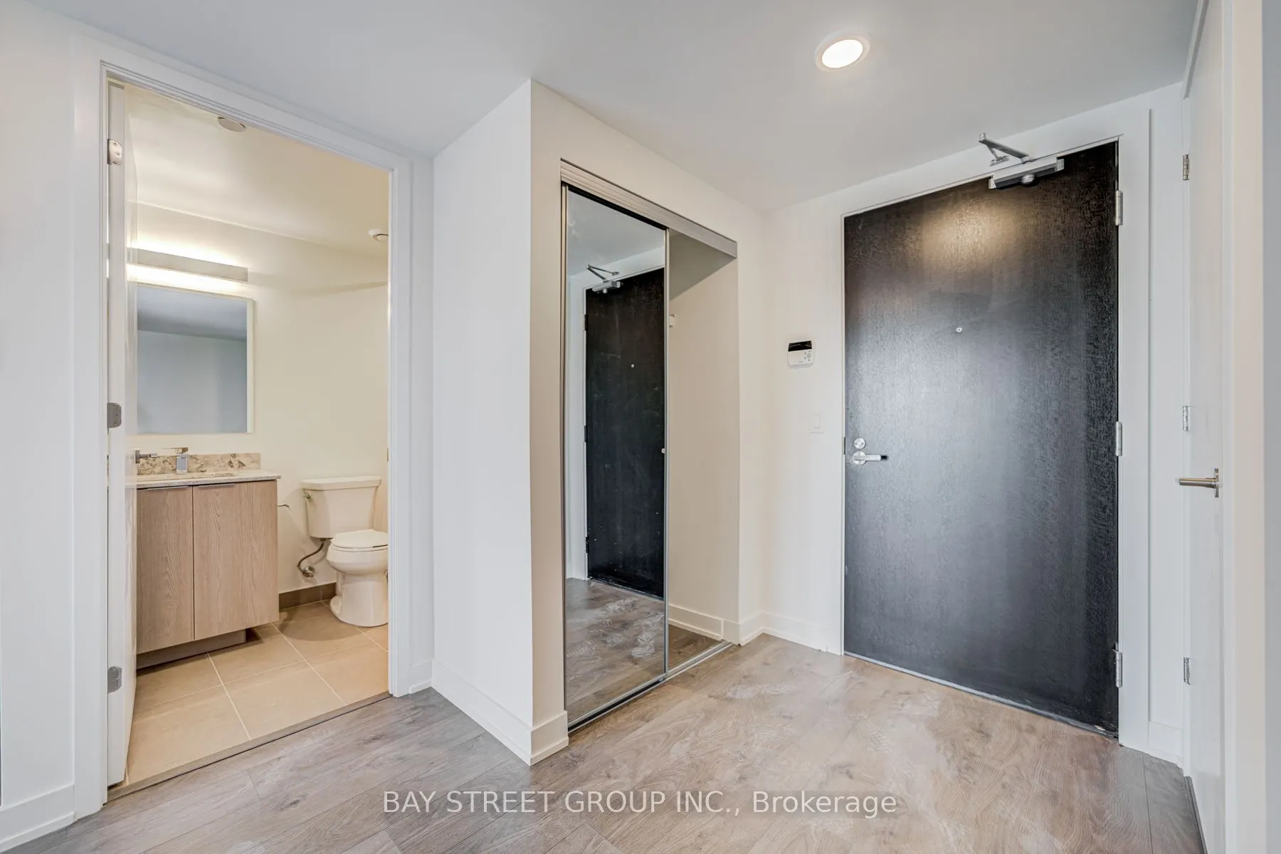 501 Yonge Street, #902