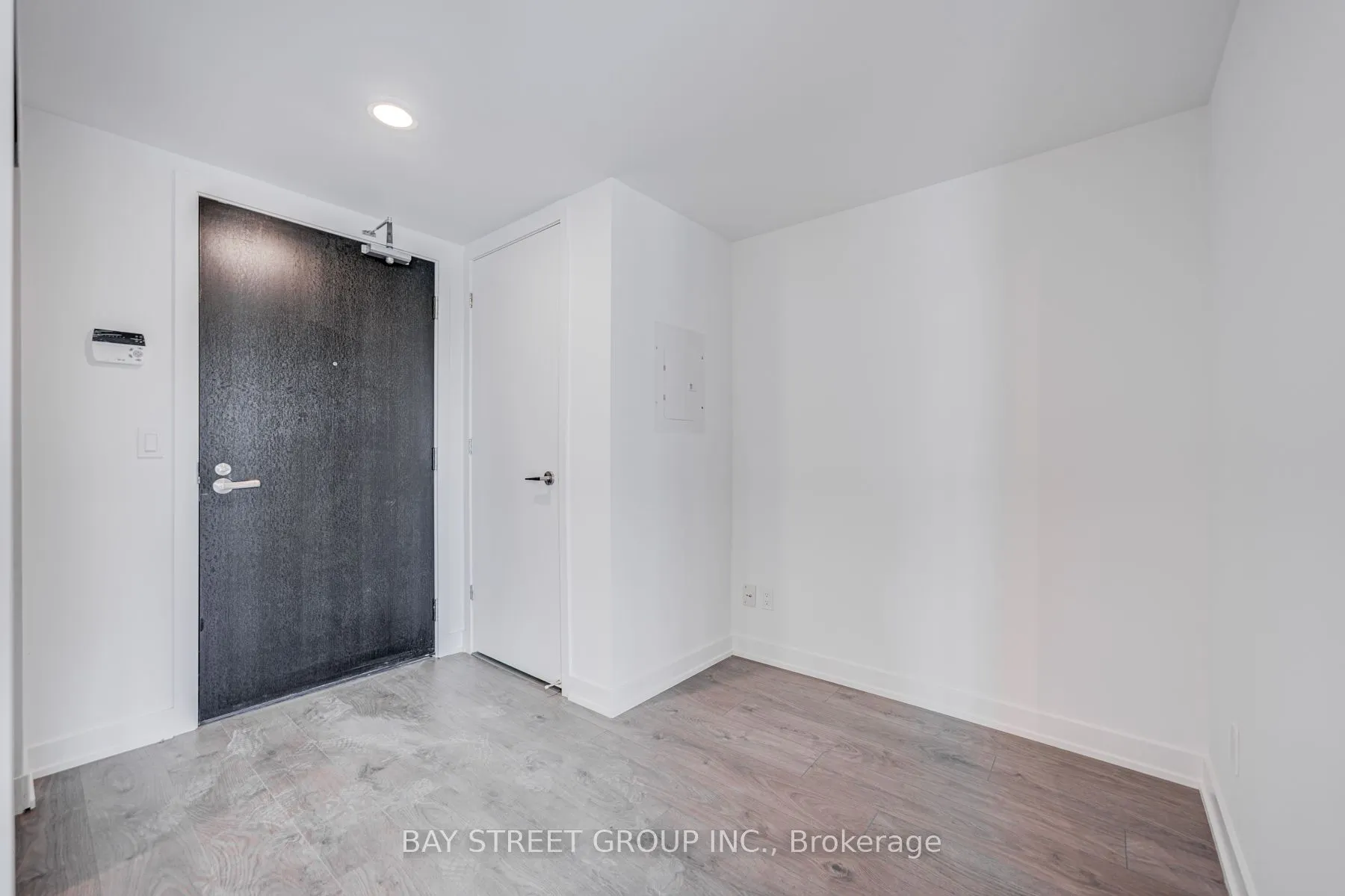 501 Yonge Street, #902