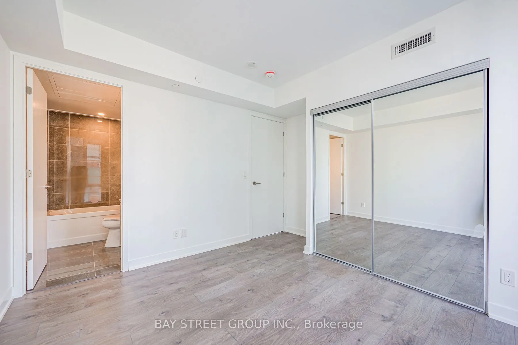 501 Yonge Street, #902