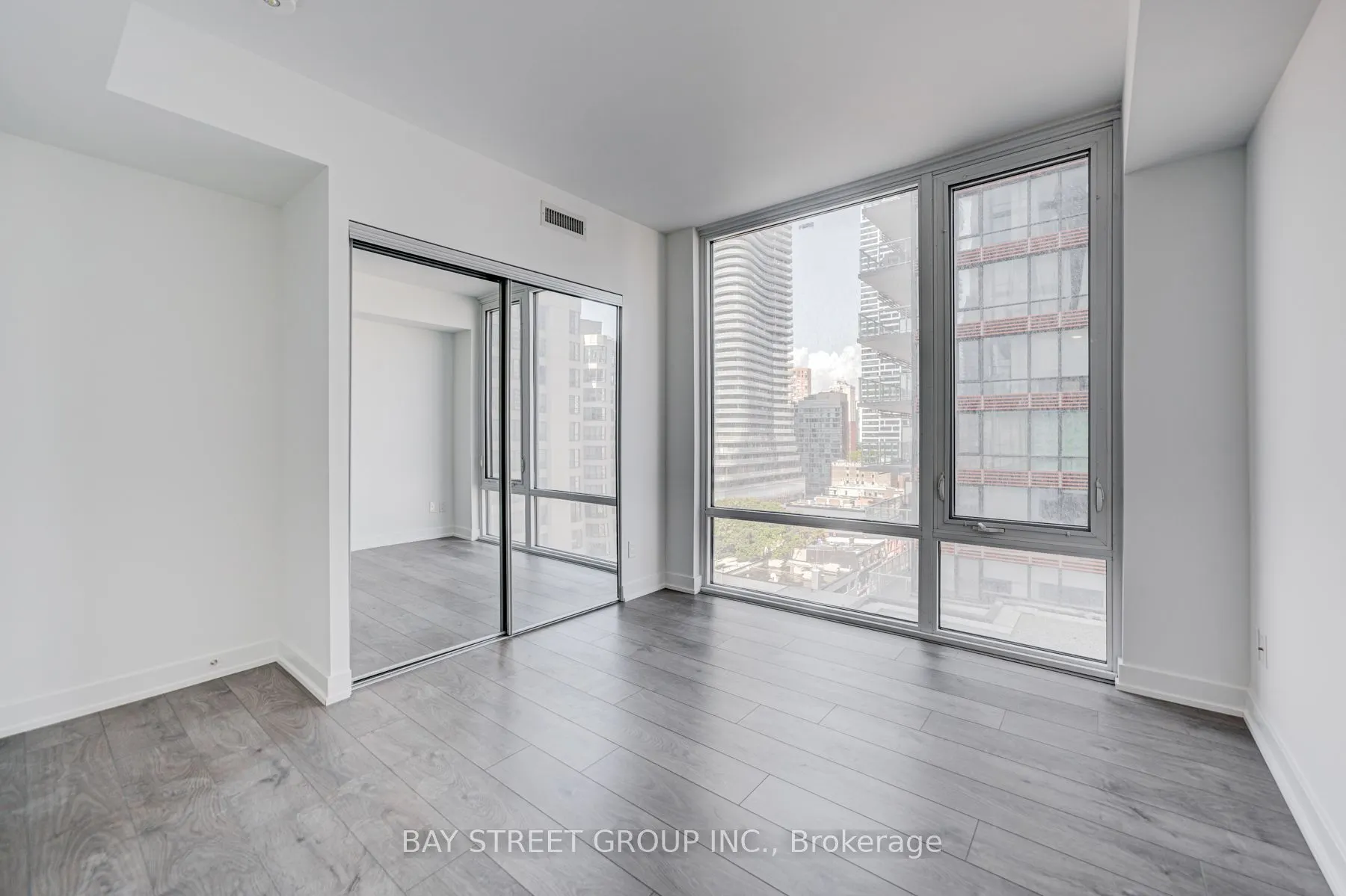 501 Yonge Street, #902
