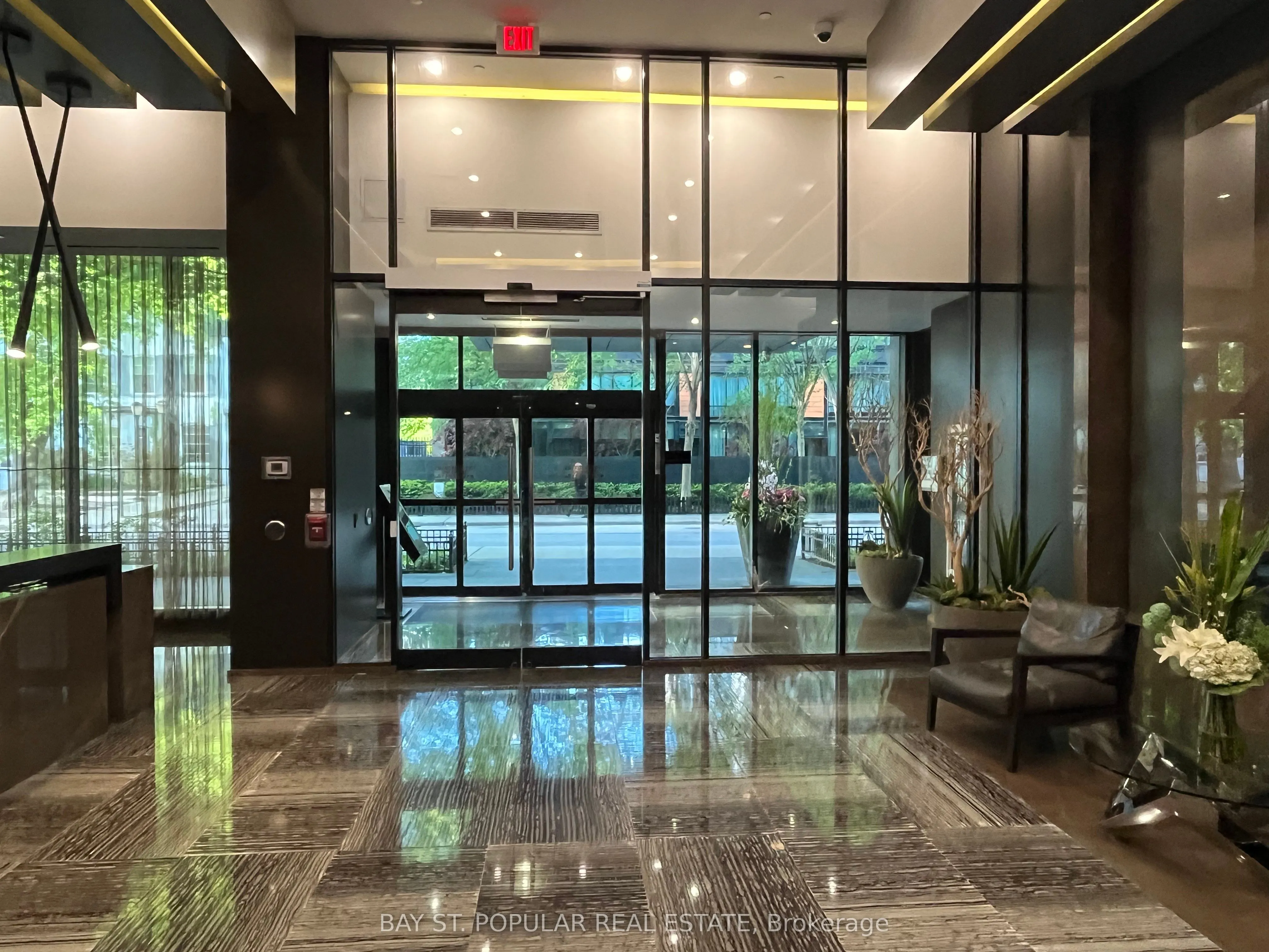 101 Charles Street E, #813