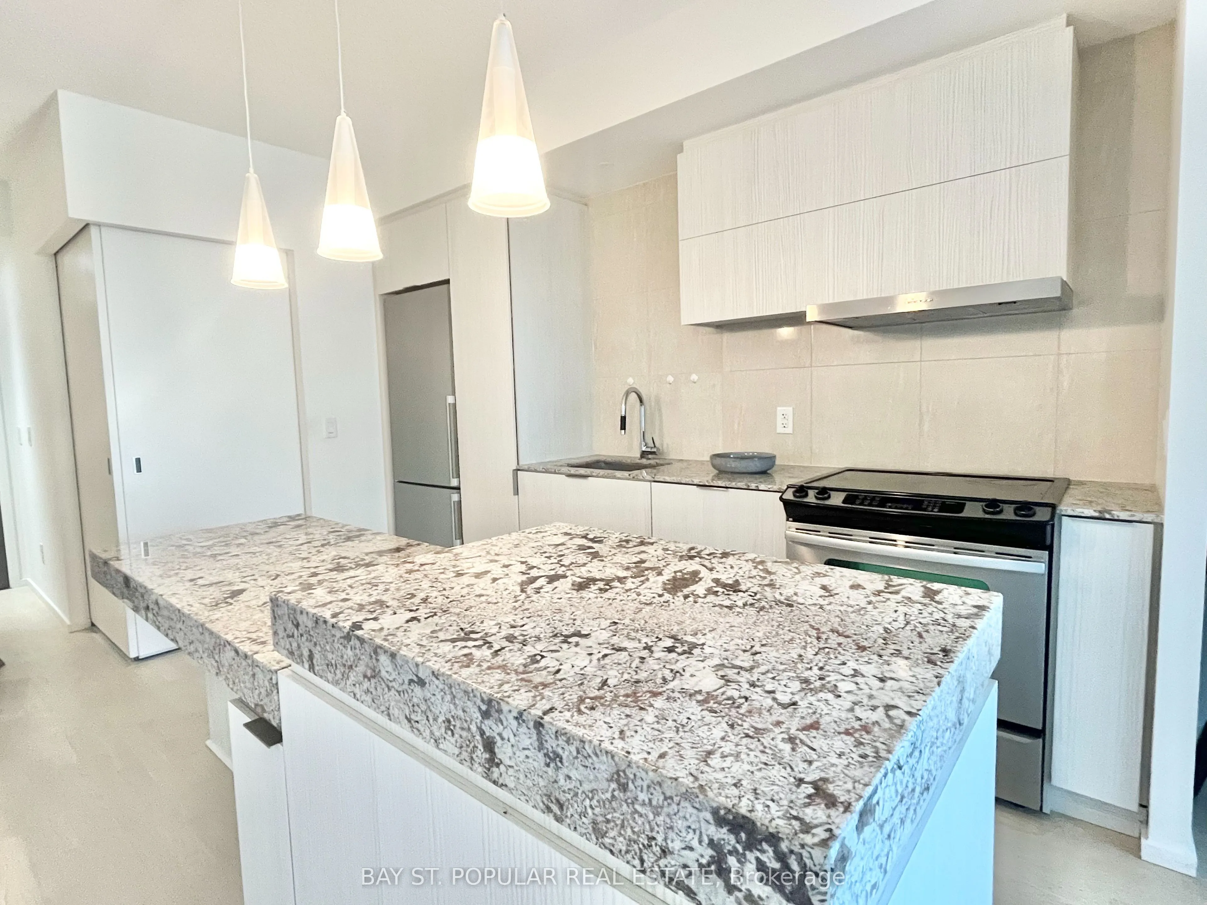 101 Charles Street E, #813