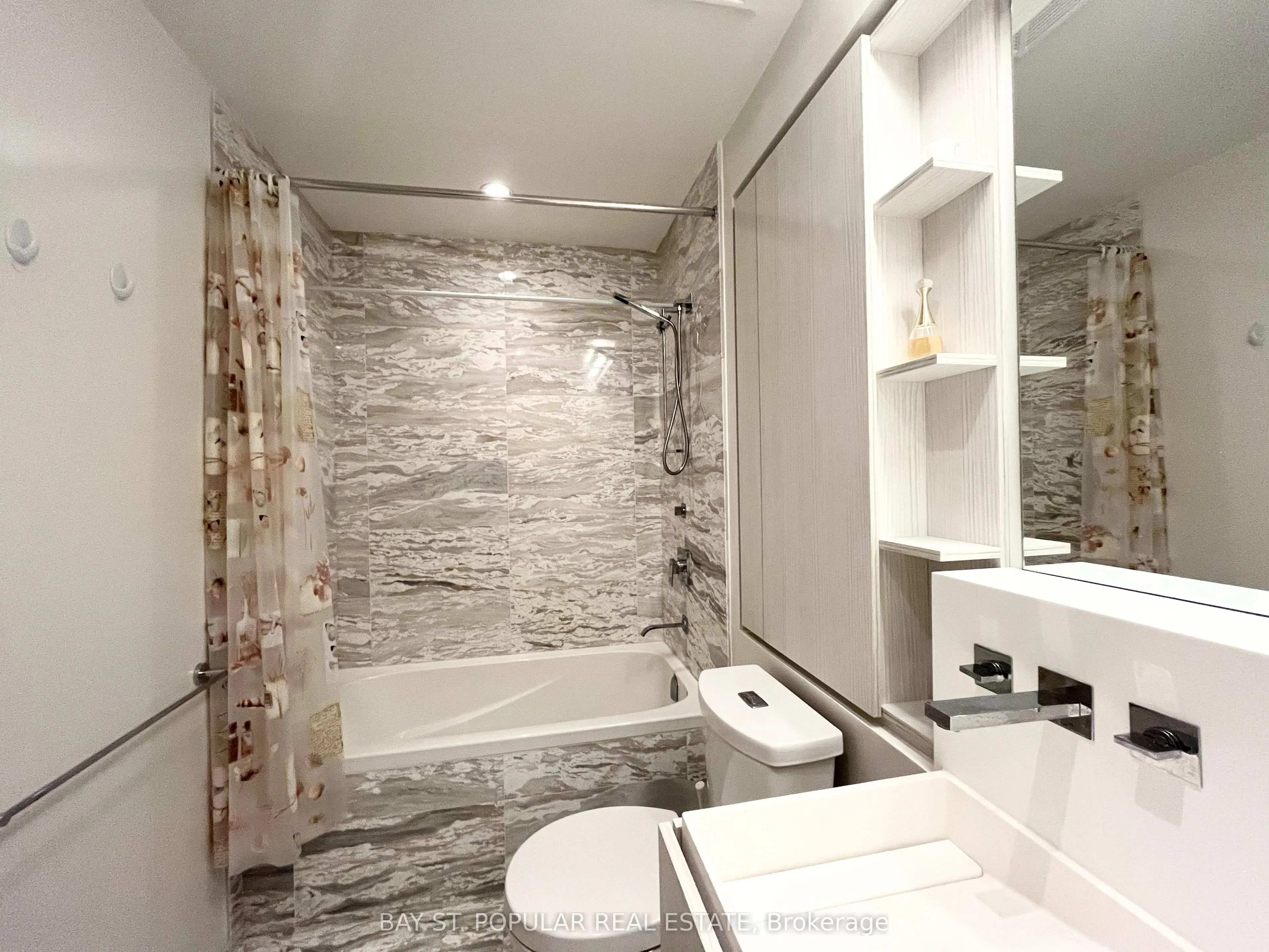 101 Charles Street E, #813