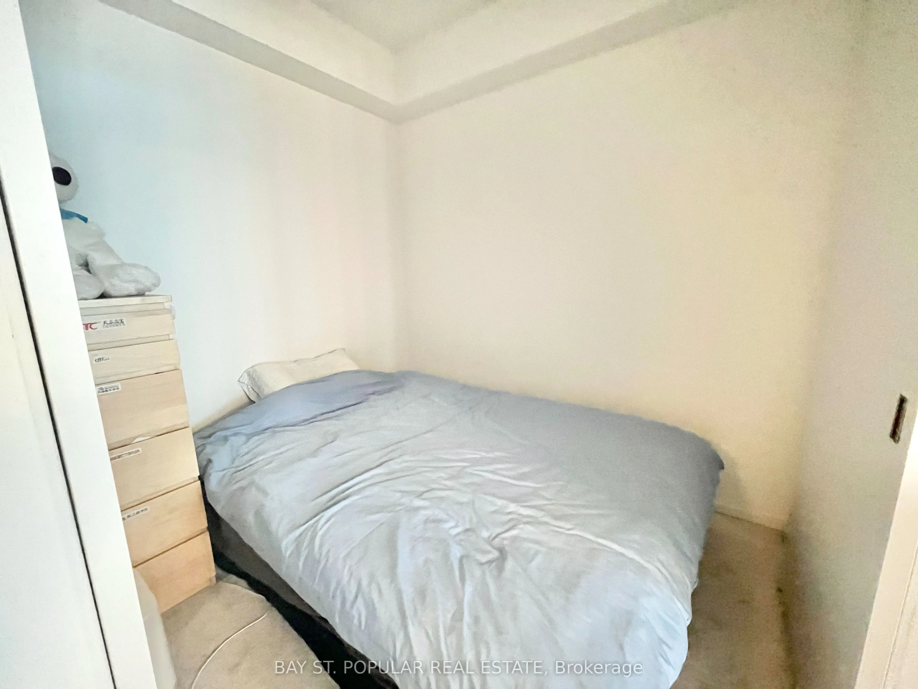 101 Charles Street E, #813