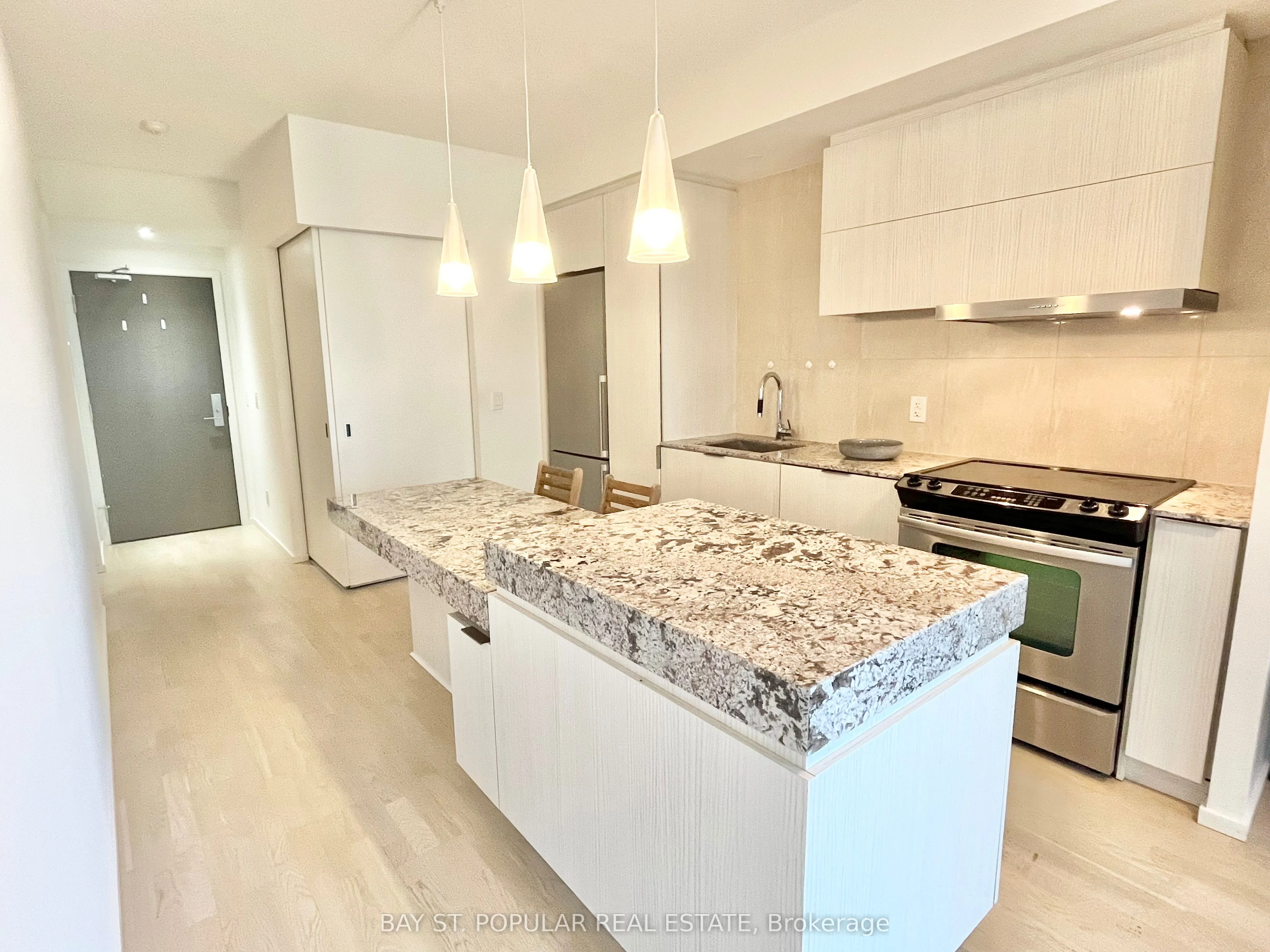 101 Charles Street E, #813